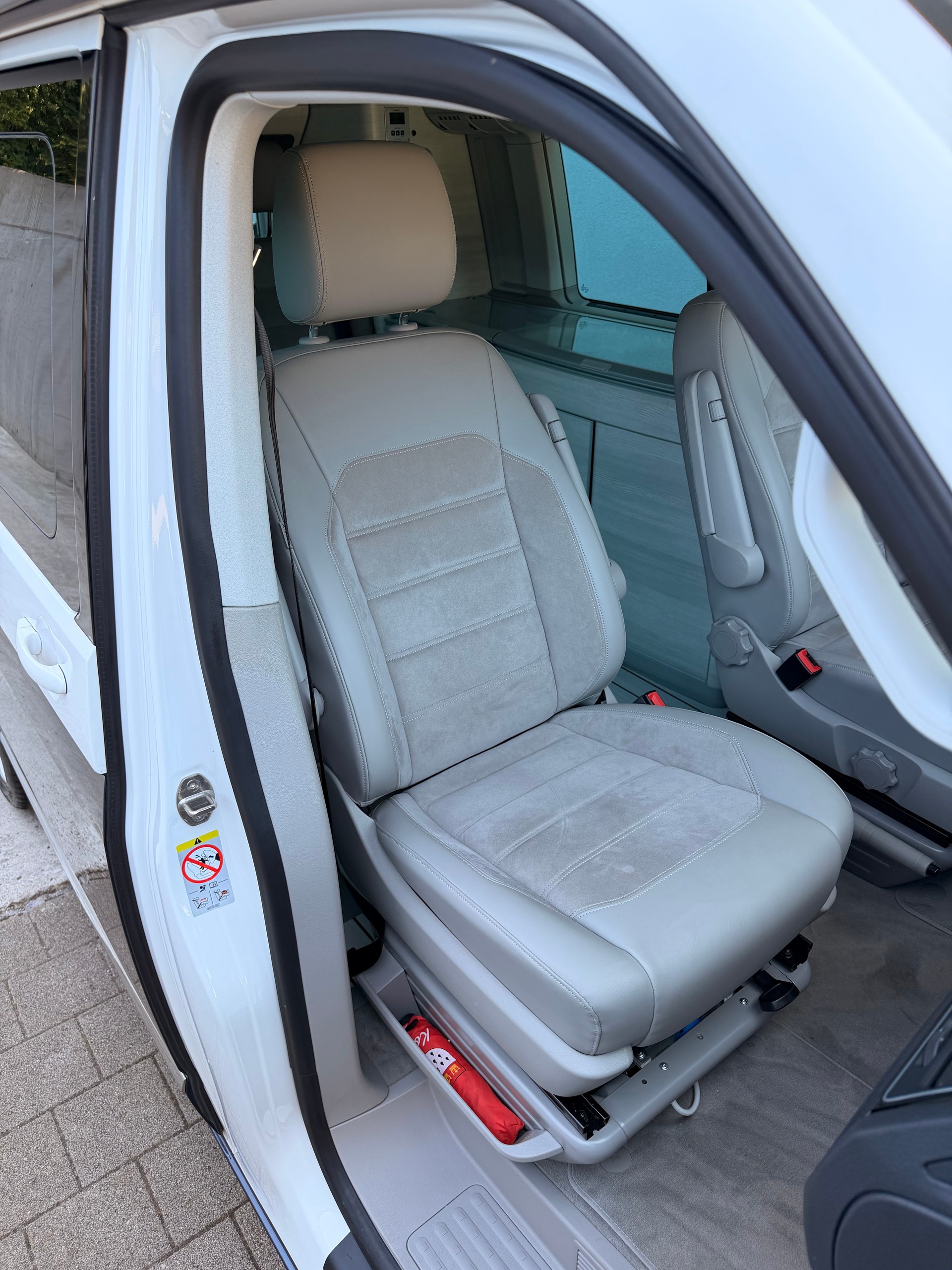VW T6 California 2.0 TDI Ocean BLUE 4Motion DSG-image-13