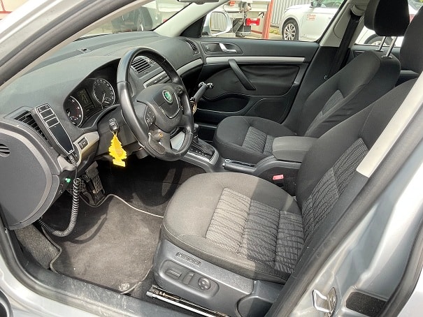 SKODA Octavia Combi 1.8 TSI Ambiente DSG-image-4