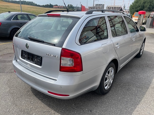 SKODA Octavia Combi 1.8 TSI Ambiente DSG-image-3