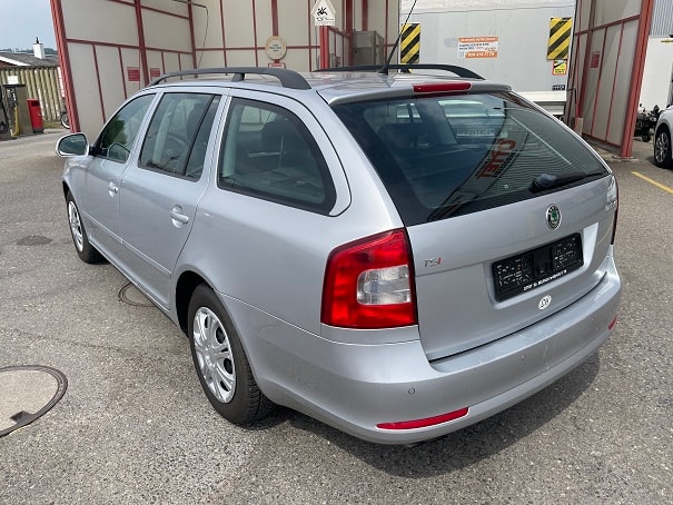 SKODA Octavia Combi 1.8 TSI Ambiente DSG-image-2