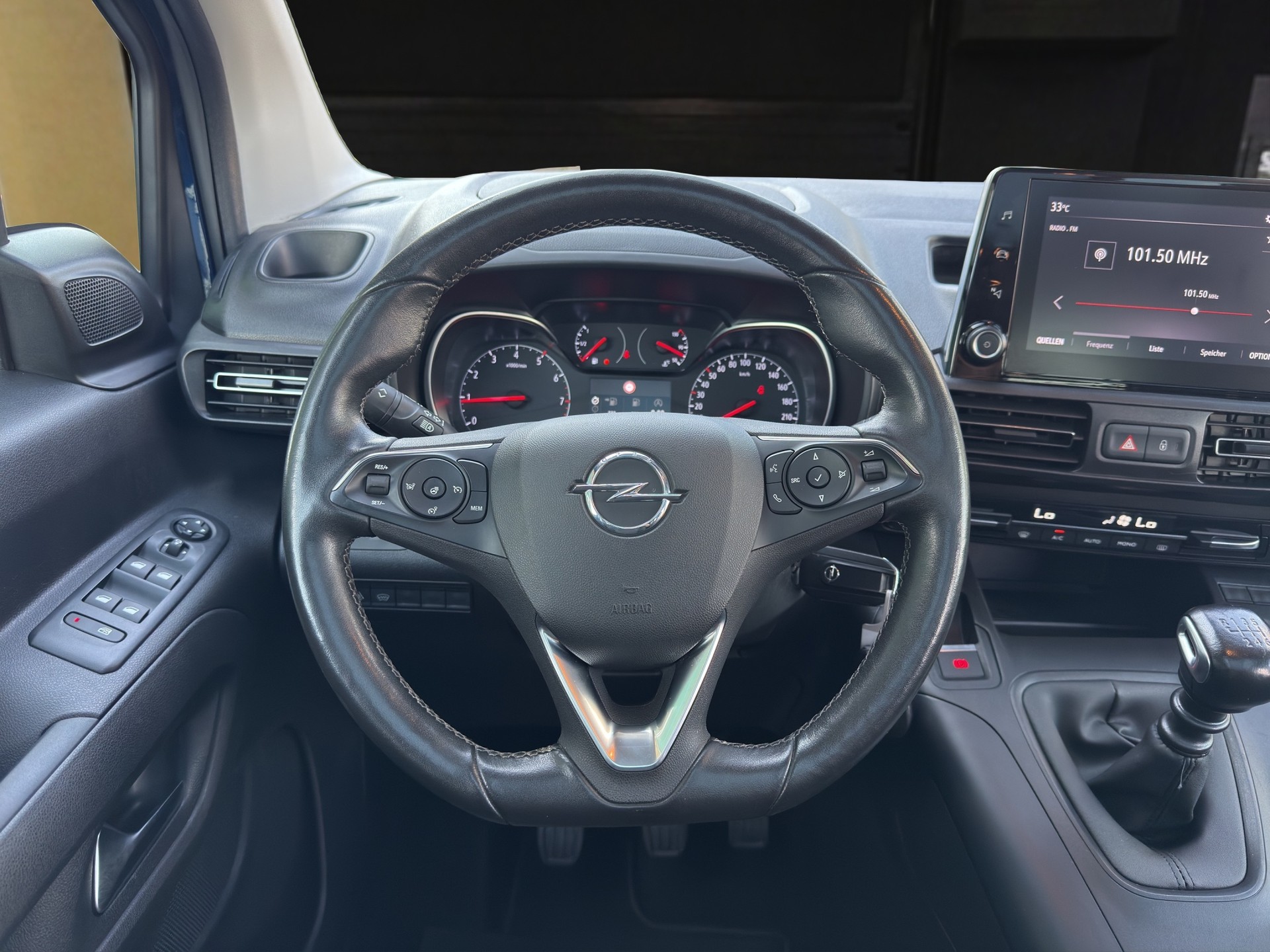 OPEL Combo Life 1.5 D Ultimate S/S-image-12
