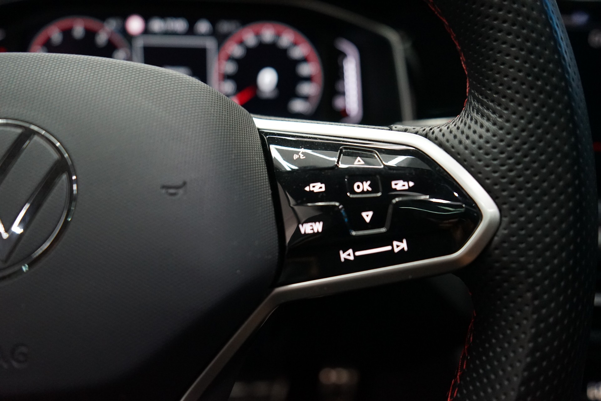 VW Polo 2.0 TSI GTI DSG-image-8