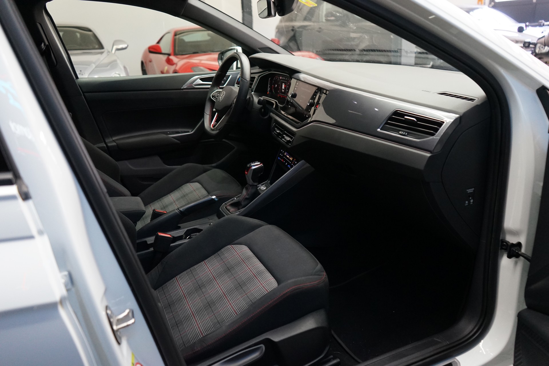 VW Polo 2.0 TSI GTI DSG-image-5
