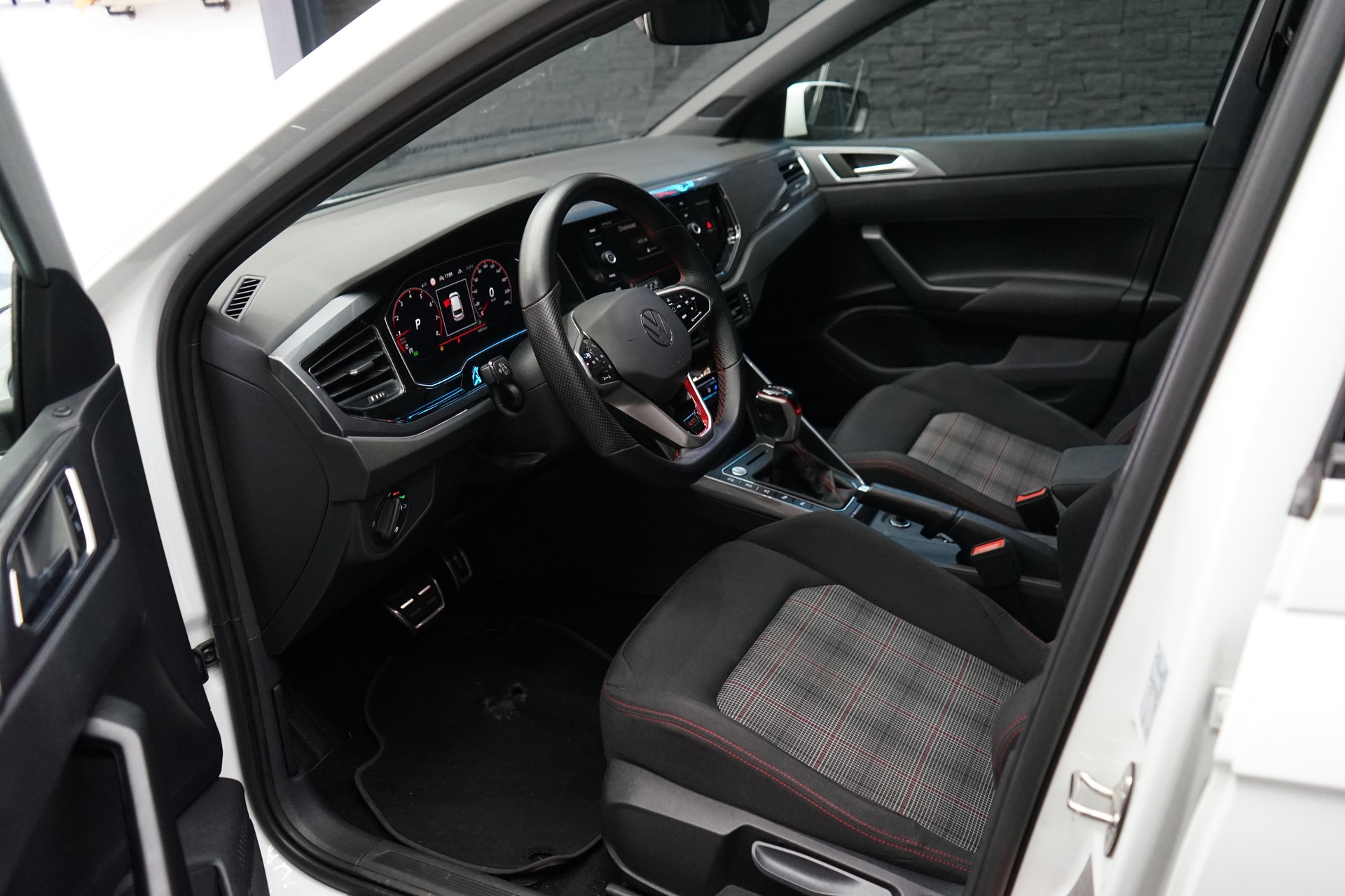 VW Polo 2.0 TSI GTI DSG-image-4