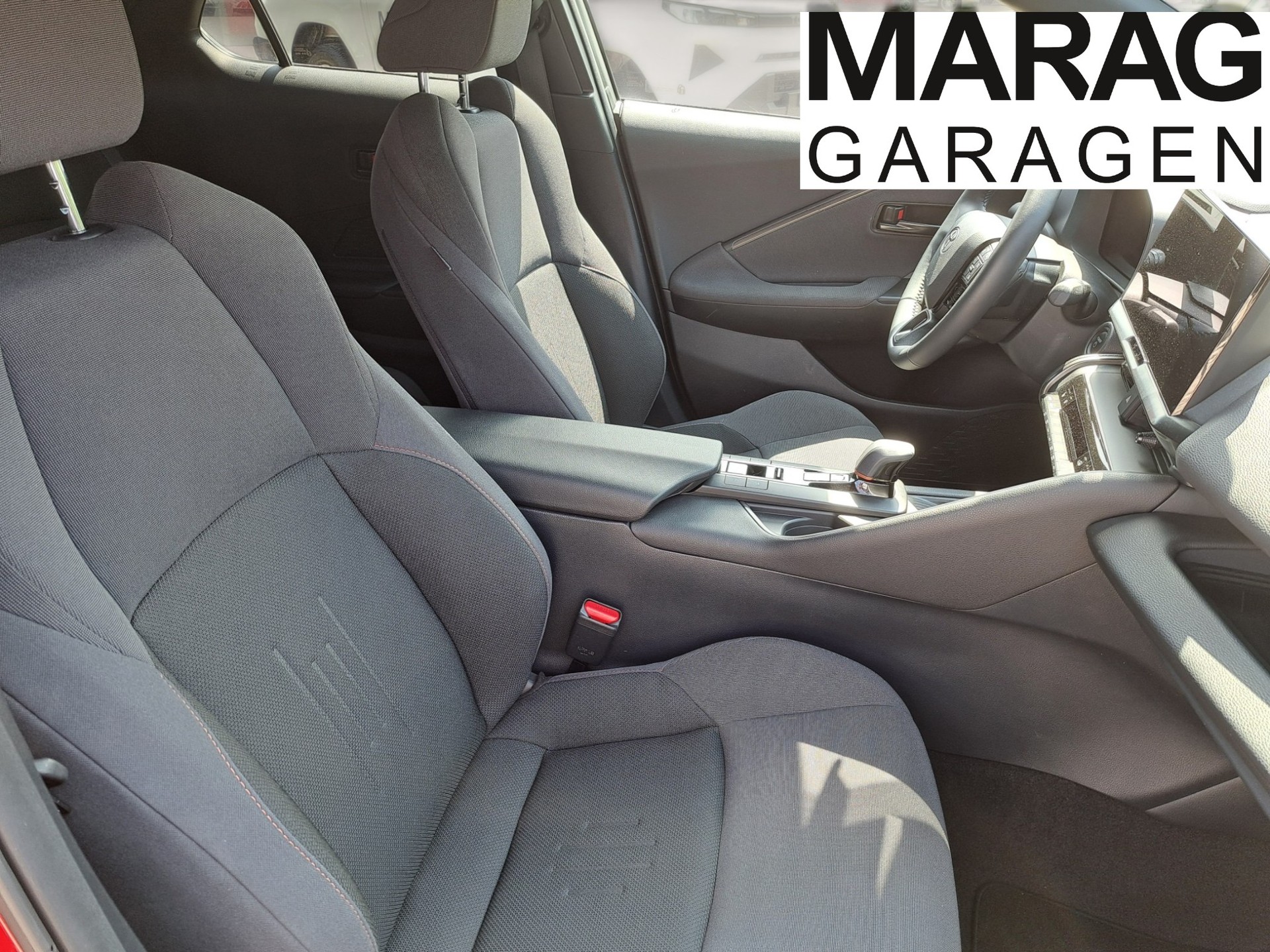 TOYOTA C-HR 2.0 PHEV CVT Swiss Edition-image-5