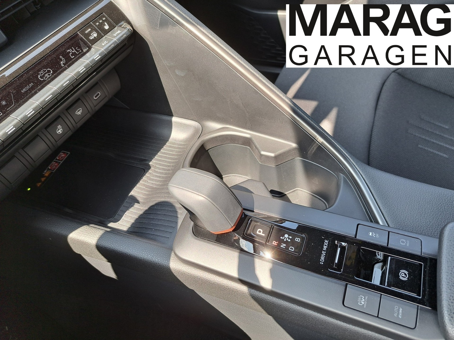 TOYOTA C-HR 2.0 PHEV CVT Swiss Edition-image-13