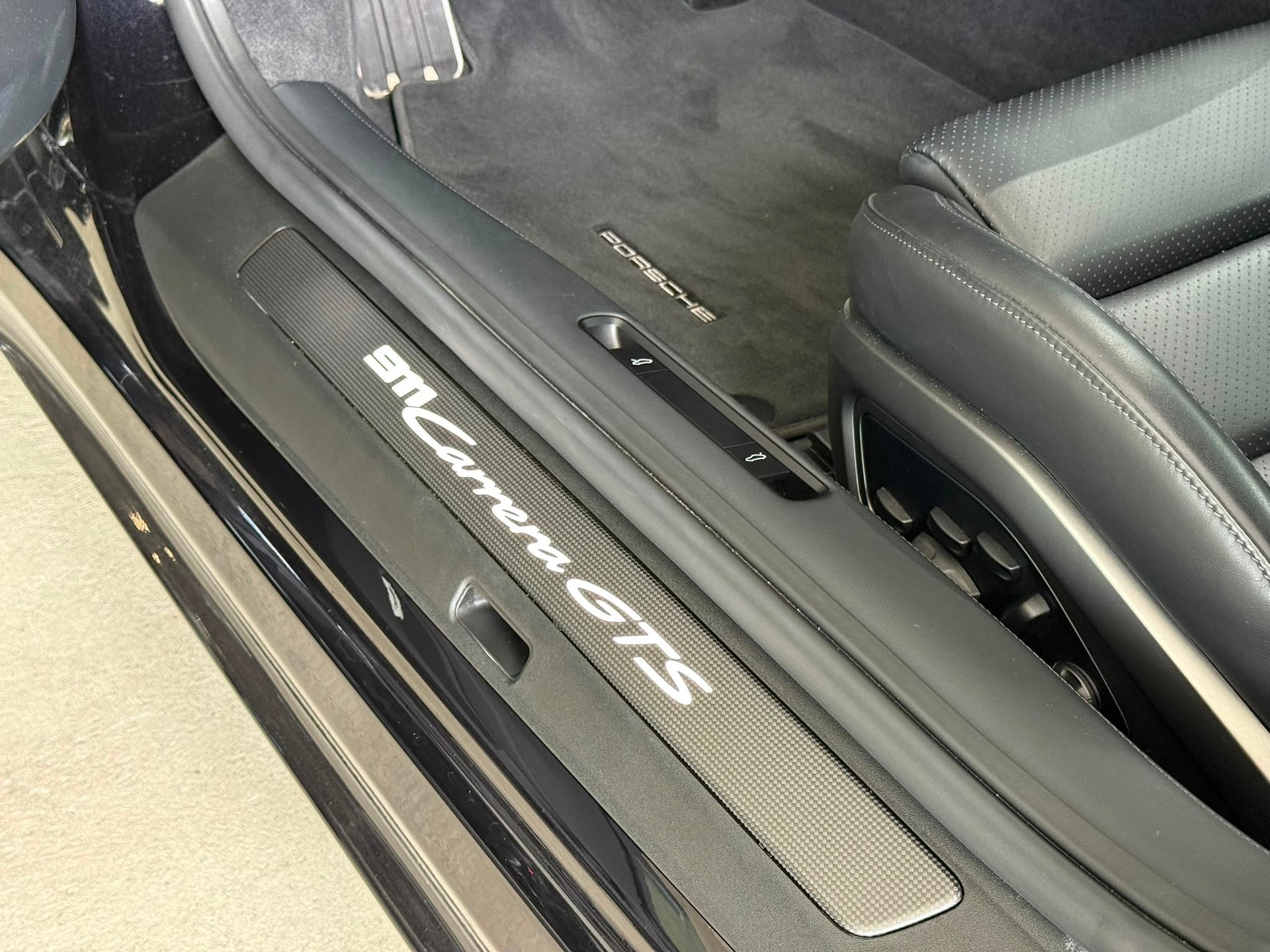 PORSCHE 911 992.1 Carrera GTS PDK mit Aerokit-image-5