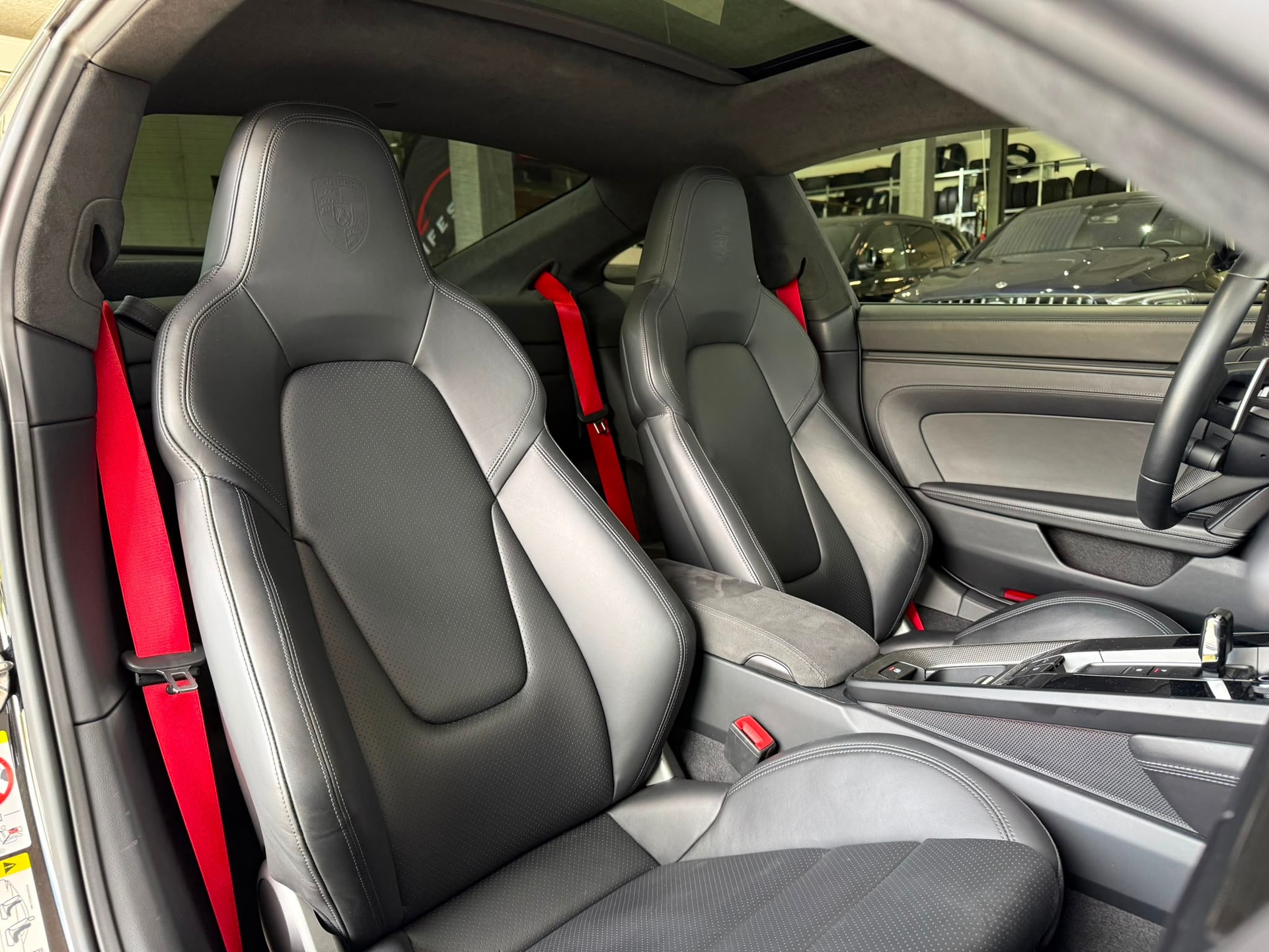 PORSCHE 911 992.1 Carrera GTS PDK mit Aerokit-image-12