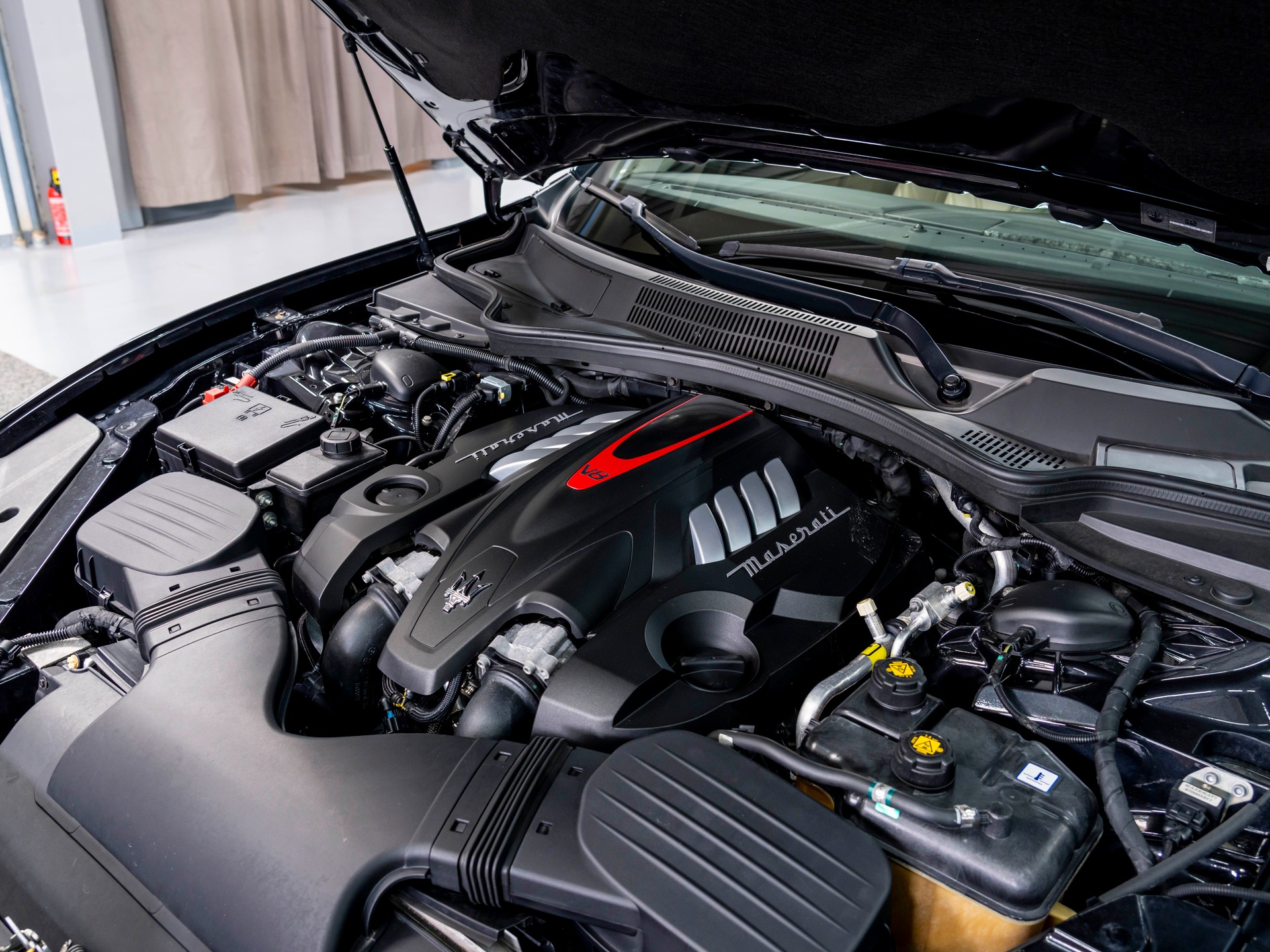 MASERATI Quattroporte 3.8 V8 DI Biturbo GTS Automatica-image-26