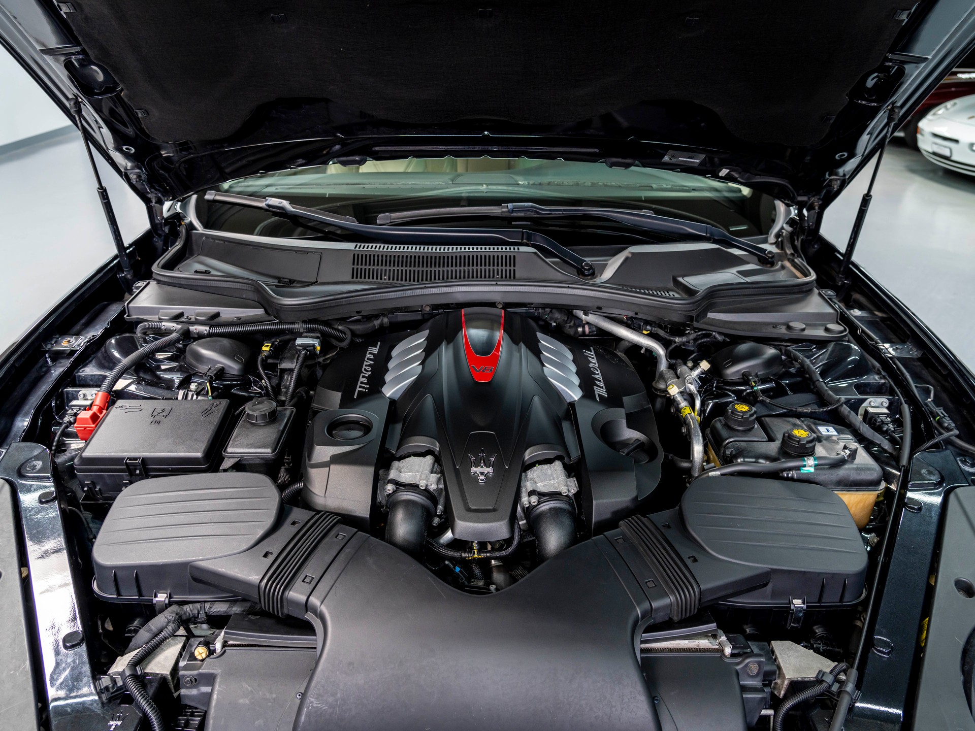 MASERATI Quattroporte 3.8 V8 DI Biturbo GTS Automatica-image-12