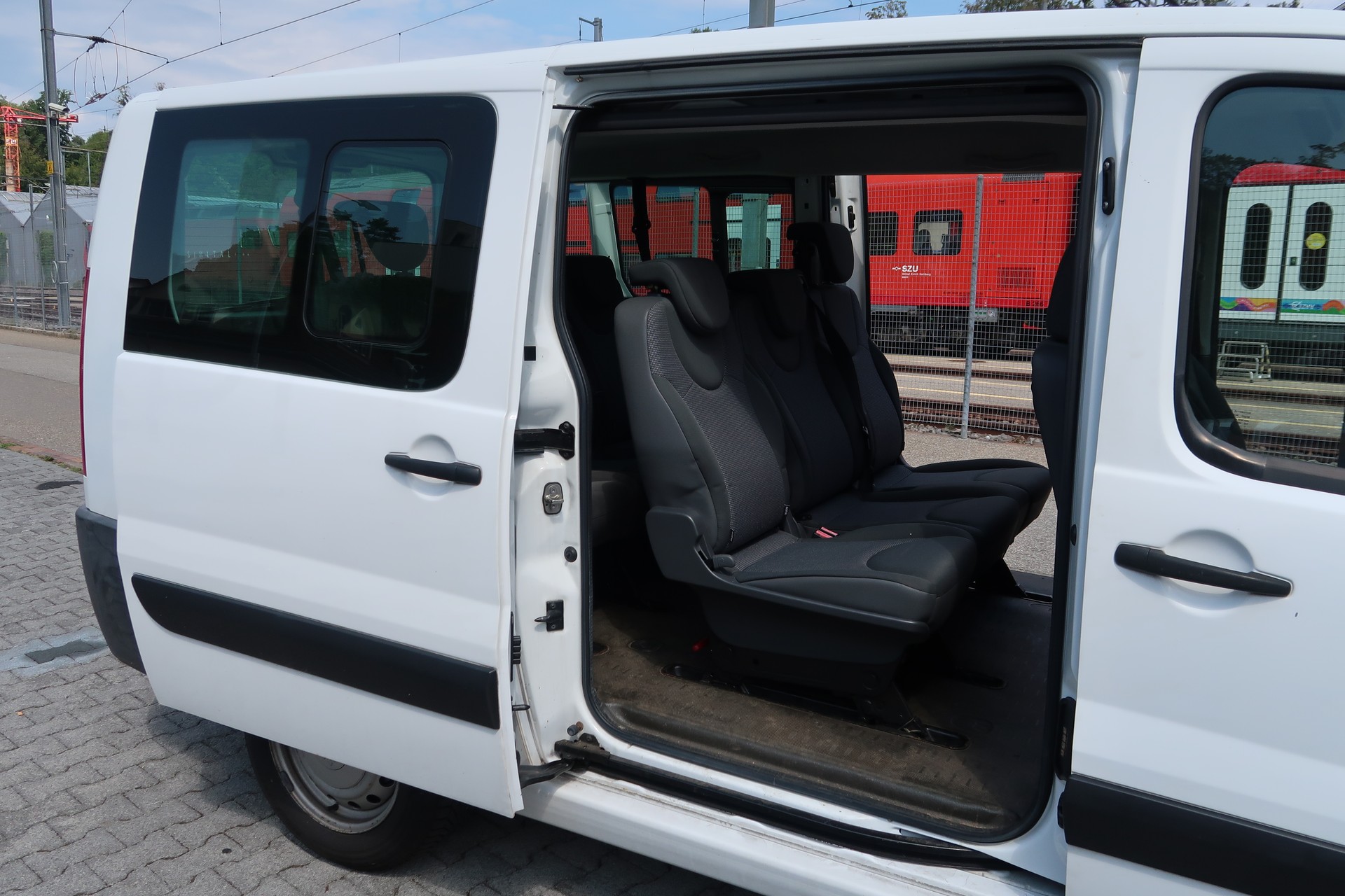 PEUGEOT Expert Tepee 2.0 HDi 9 PL Confort L2-image-12