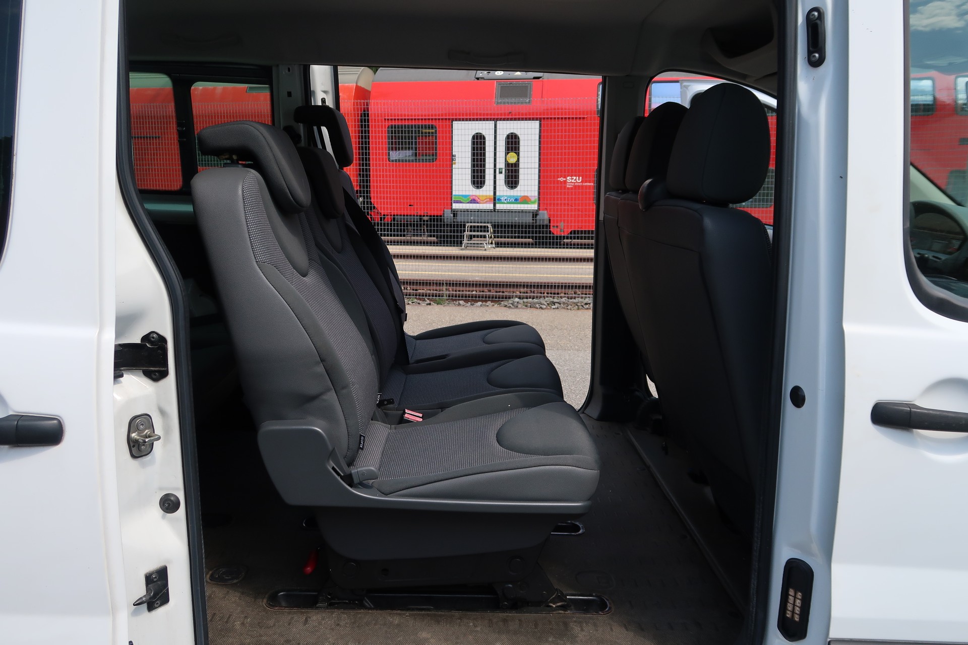 PEUGEOT Expert Tepee 2.0 HDi 9 PL Confort L2-image-13