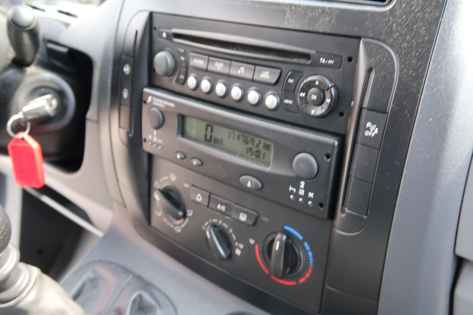 PEUGEOT Expert Tepee 2.0 HDi 9 PL Confort L2-image-16