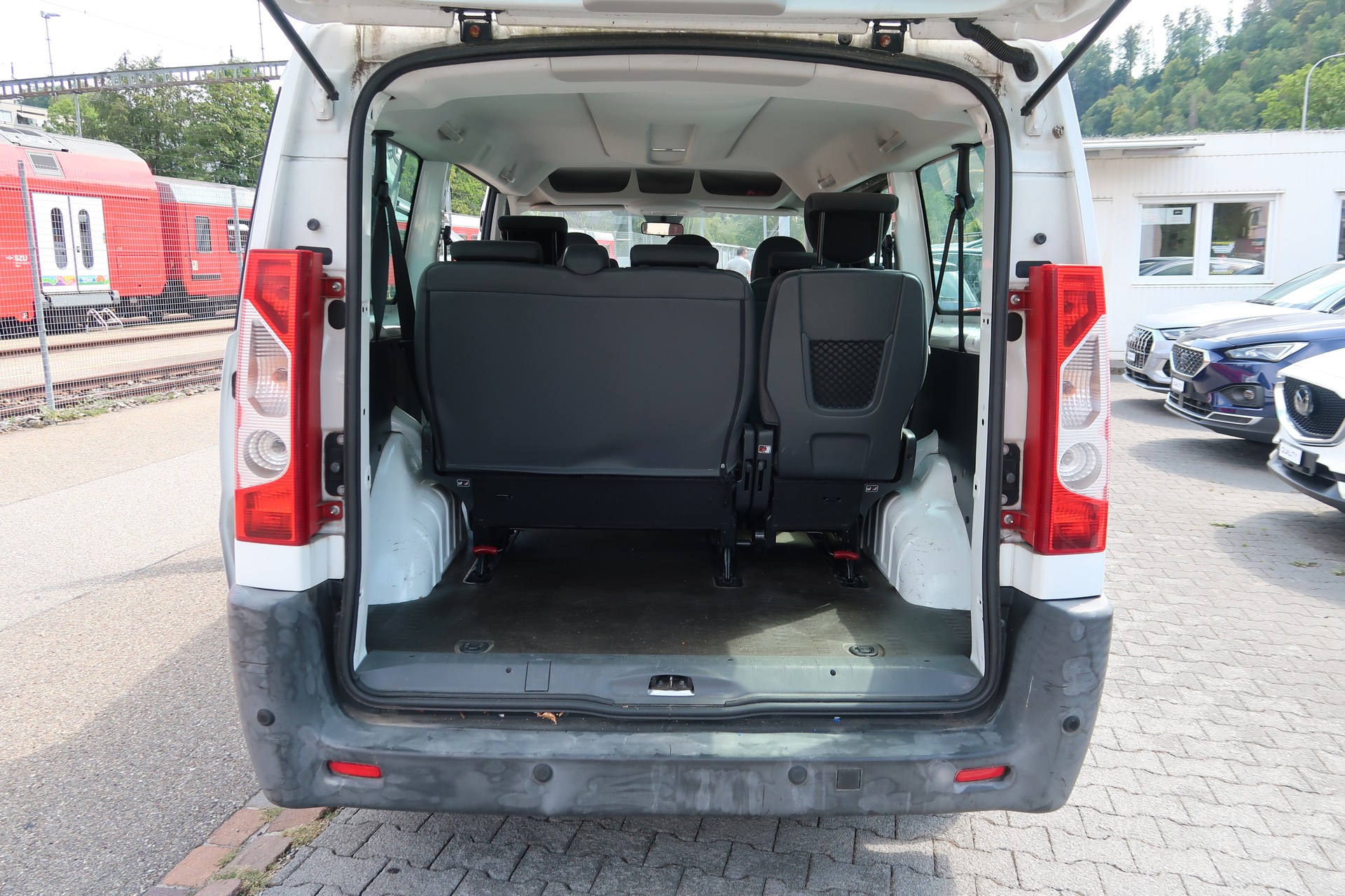 PEUGEOT Expert Tepee 2.0 HDi 9 PL Confort L2-image-11