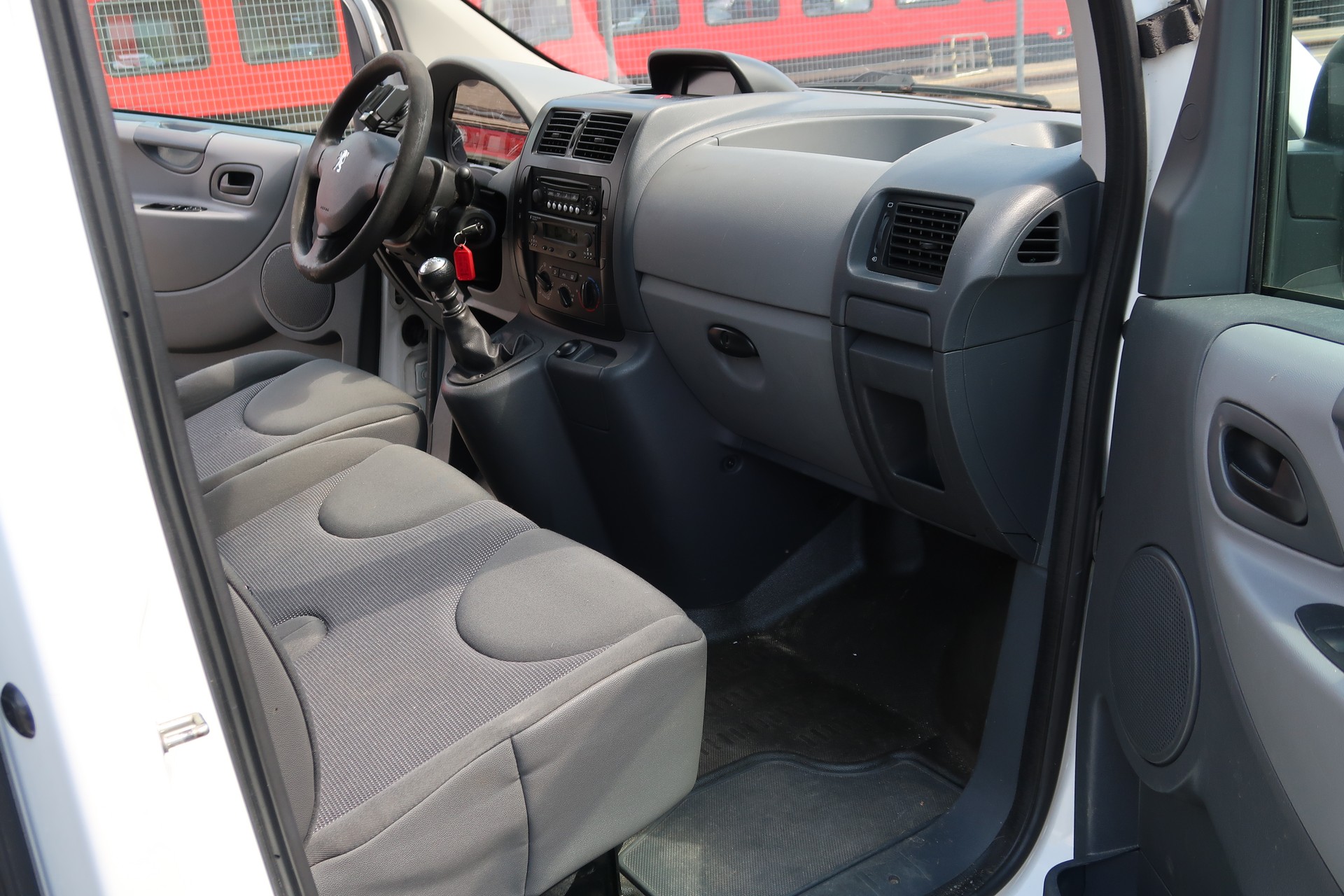 PEUGEOT Expert Tepee 2.0 HDi 9 PL Confort L2-image-15