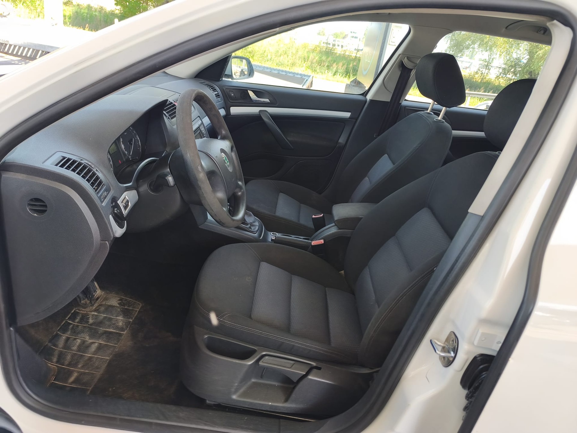 SKODA Octavia 1.9 TDI Adventure 4x4-image-9