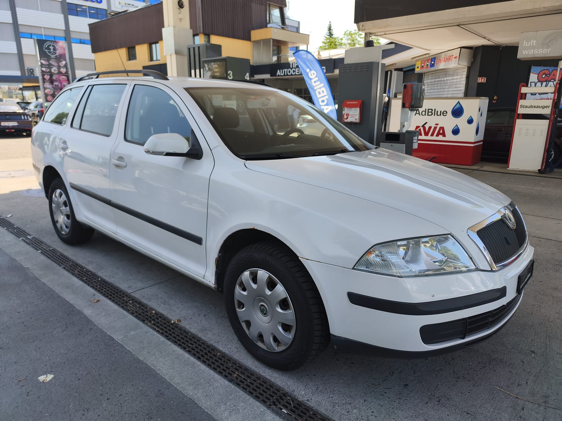 SKODA Octavia 1.9 TDI Adventure 4x4-image-0