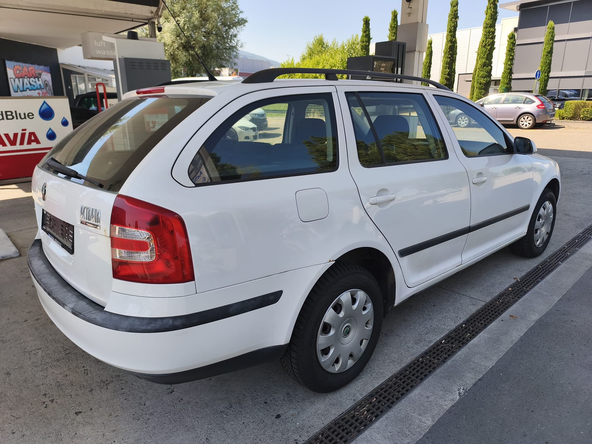 SKODA Octavia 1.9 TDI Adventure 4x4-image-3