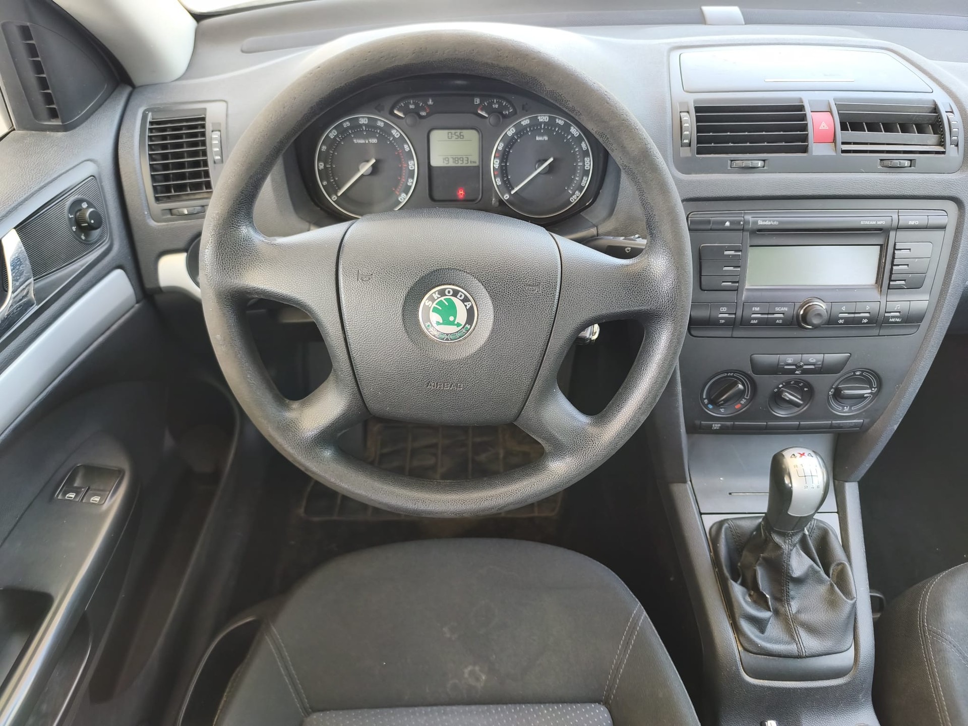 SKODA Octavia 1.9 TDI Adventure 4x4-image-13