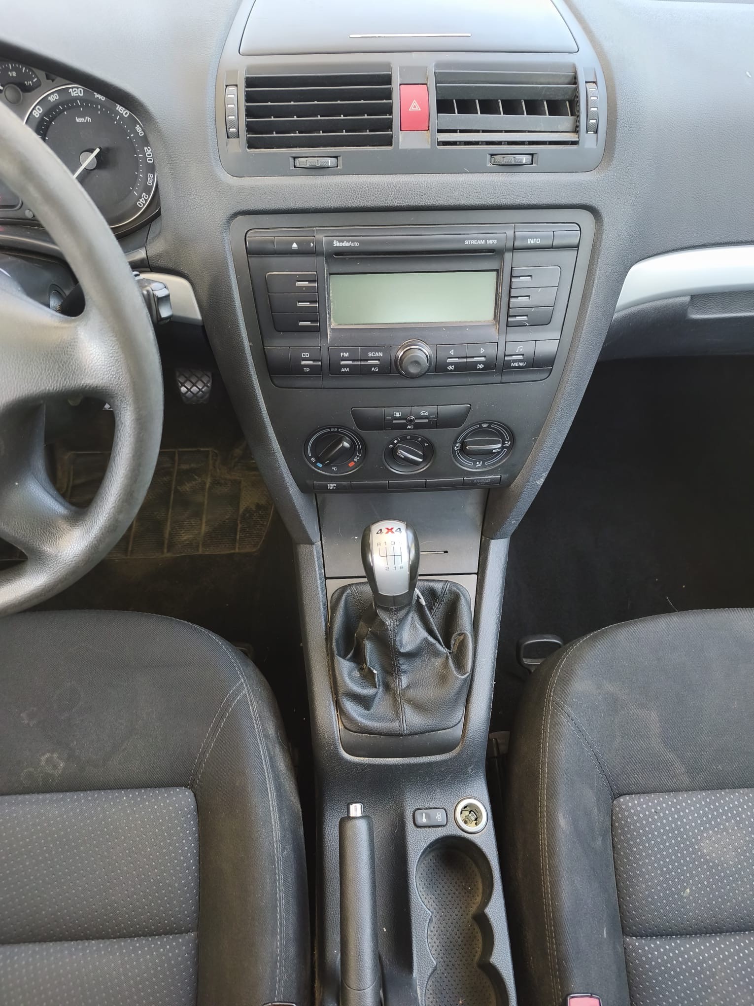 SKODA Octavia 1.9 TDI Adventure 4x4-image-8