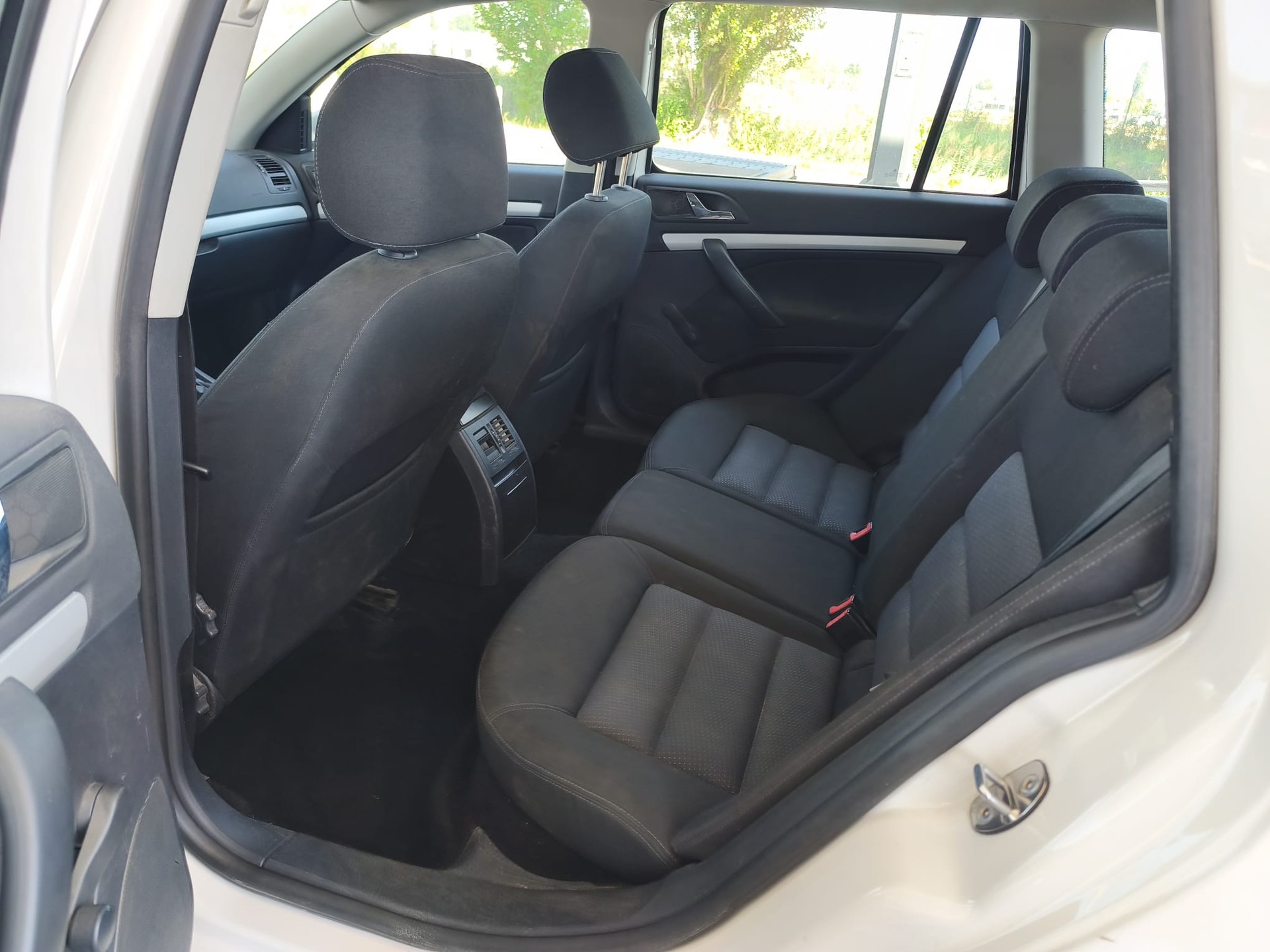 SKODA Octavia 1.9 TDI Adventure 4x4-image-14