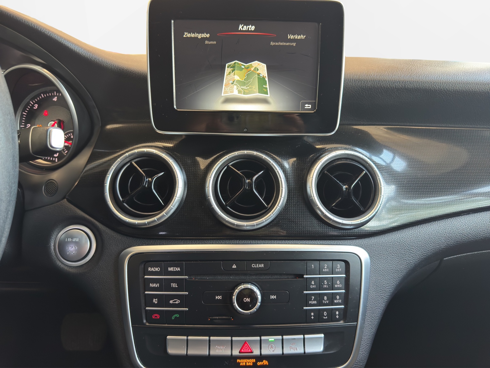 MERCEDES-BENZ CLA Shooting Brake 180 d 7G-DCT-image-13