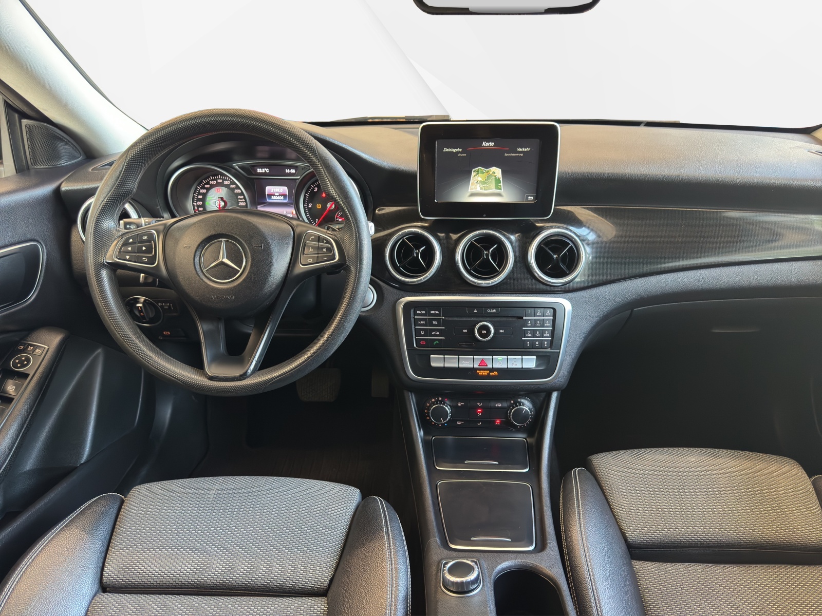 MERCEDES-BENZ CLA Shooting Brake 180 d 7G-DCT-image-12