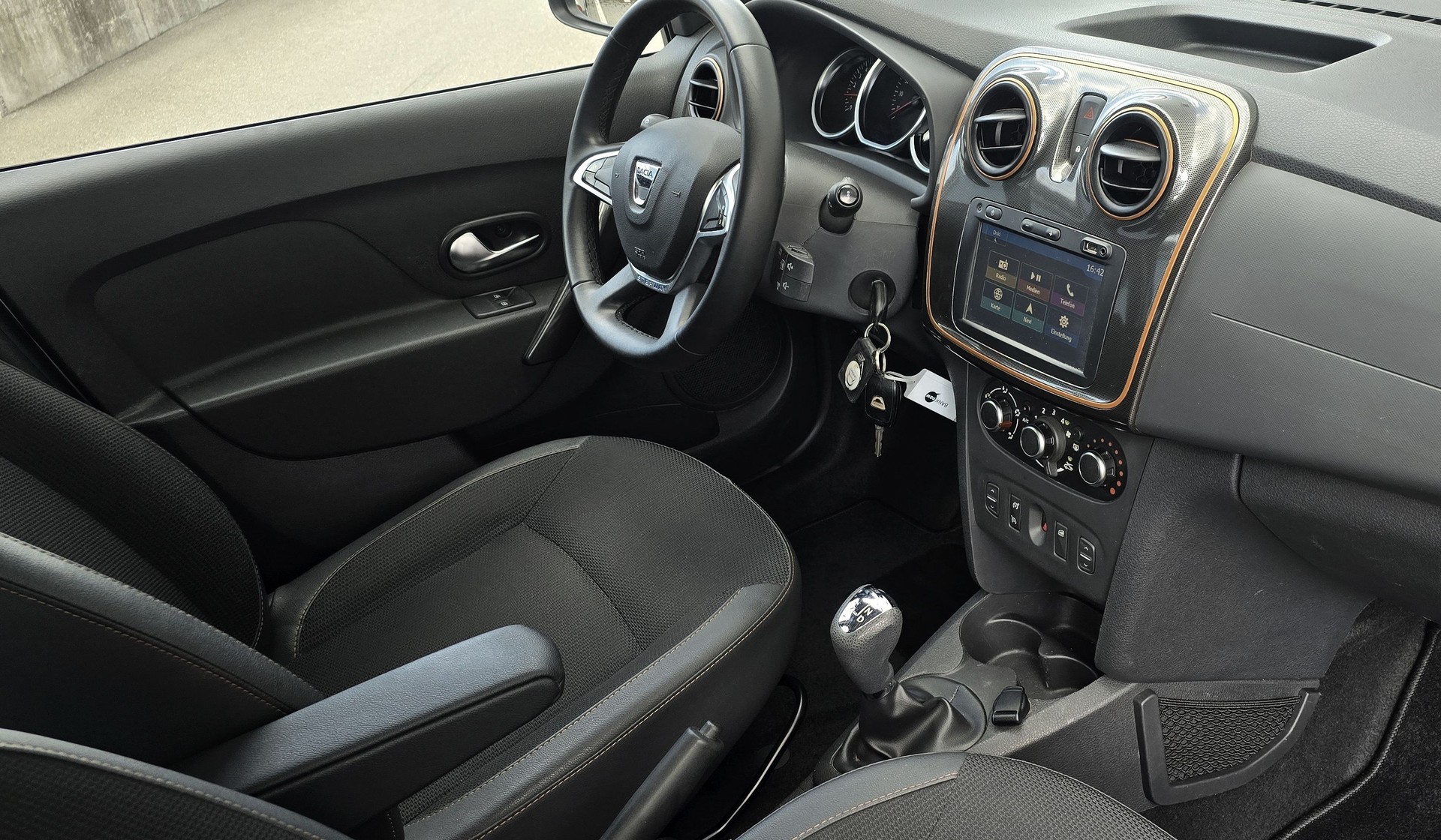 DACIA Sandero Tce 90 Stepway Automatic-image-11