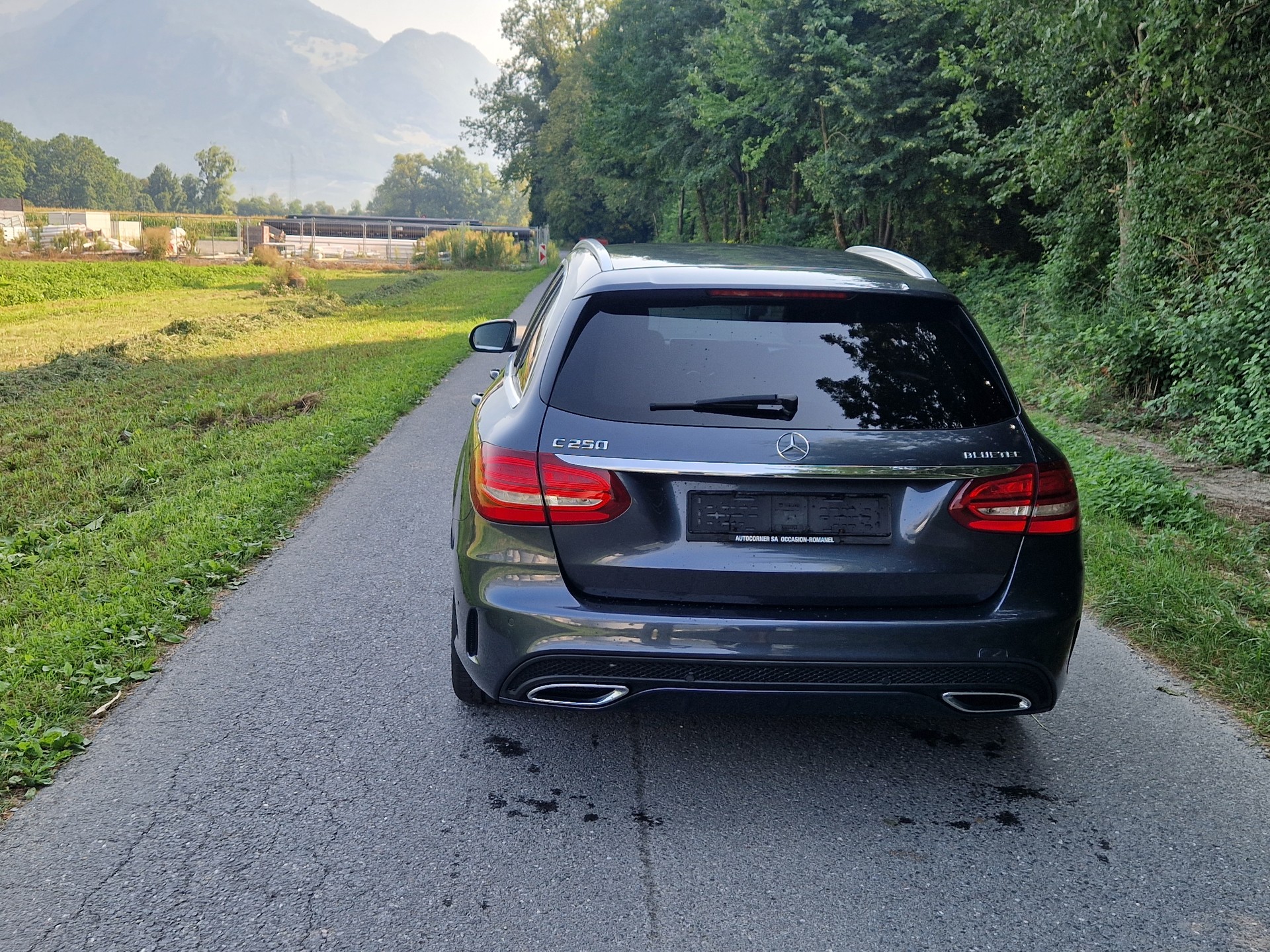 MERCEDES-BENZ C 250 BlueTEC AMG Line 4Matic 7G-Tronic-image-4