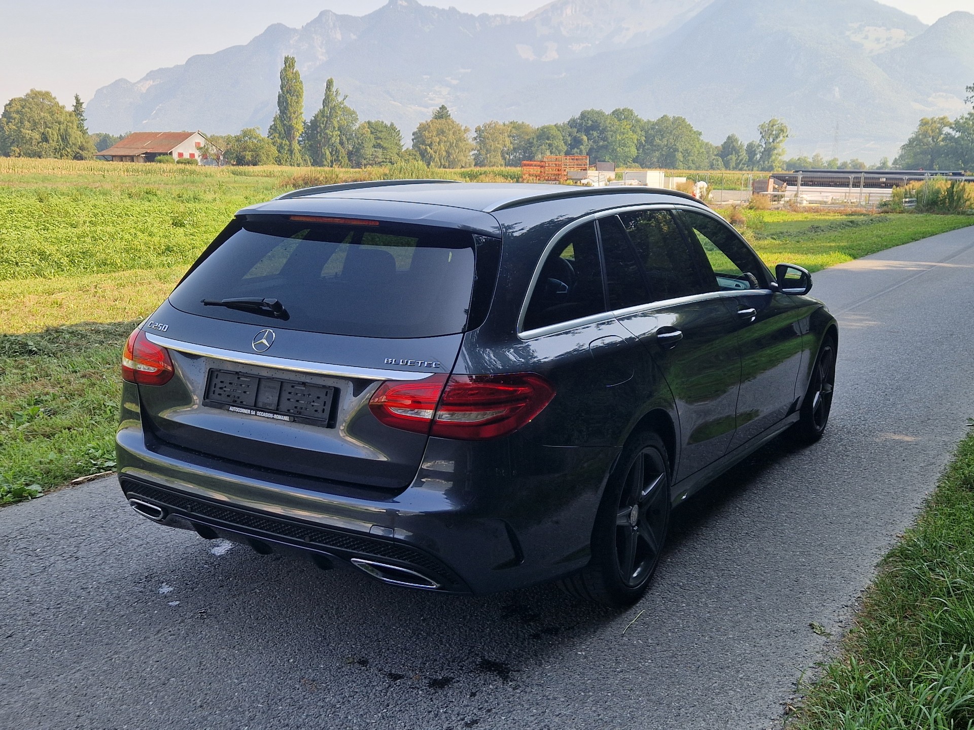 MERCEDES-BENZ C 250 BlueTEC AMG Line 4Matic 7G-Tronic-image-3