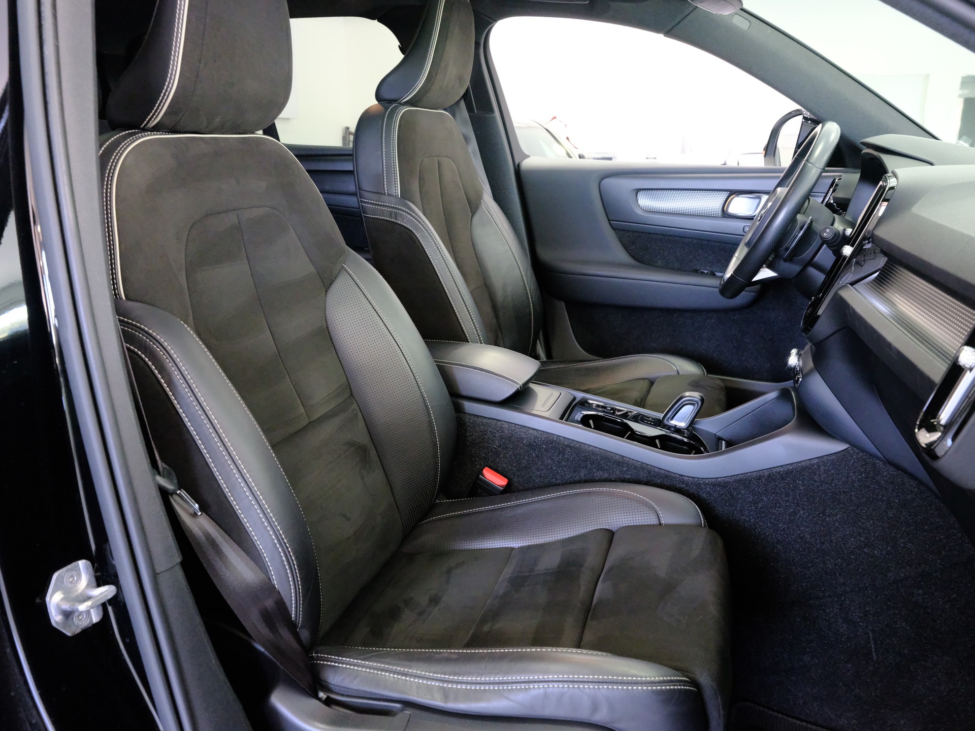 VOLVO XC40 T5 AWD R-Design Geartronic-image-14