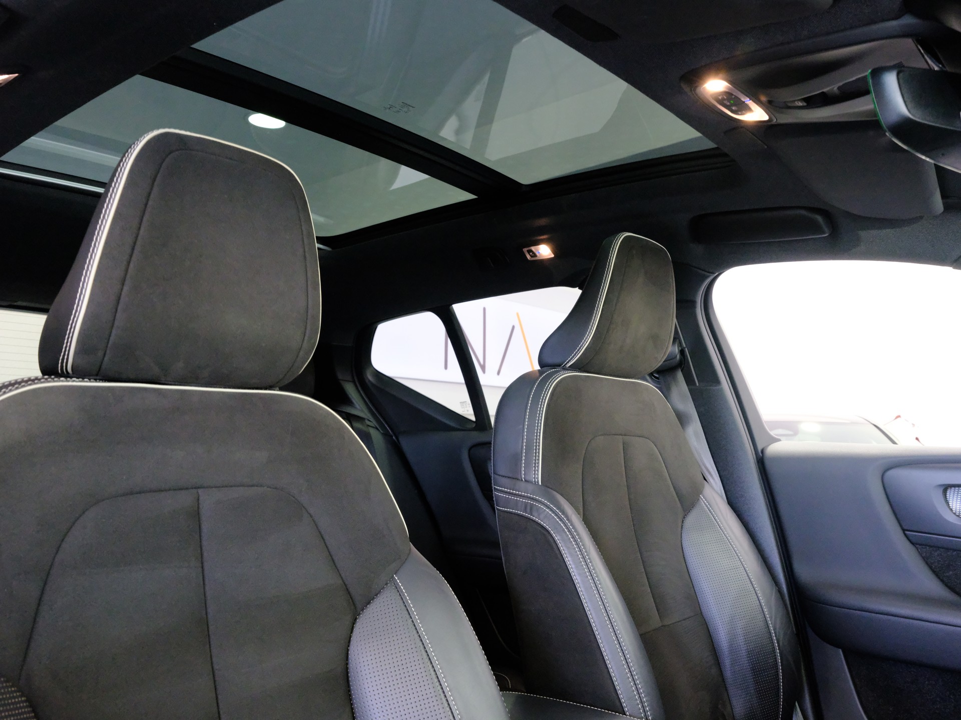 VOLVO XC40 T5 AWD R-Design Geartronic-image-16