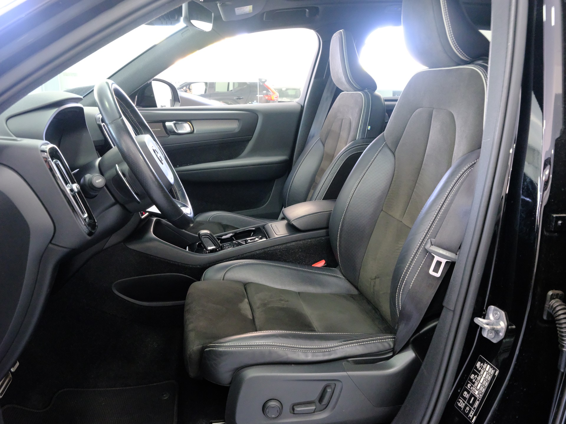 VOLVO XC40 T5 AWD R-Design Geartronic-image-10