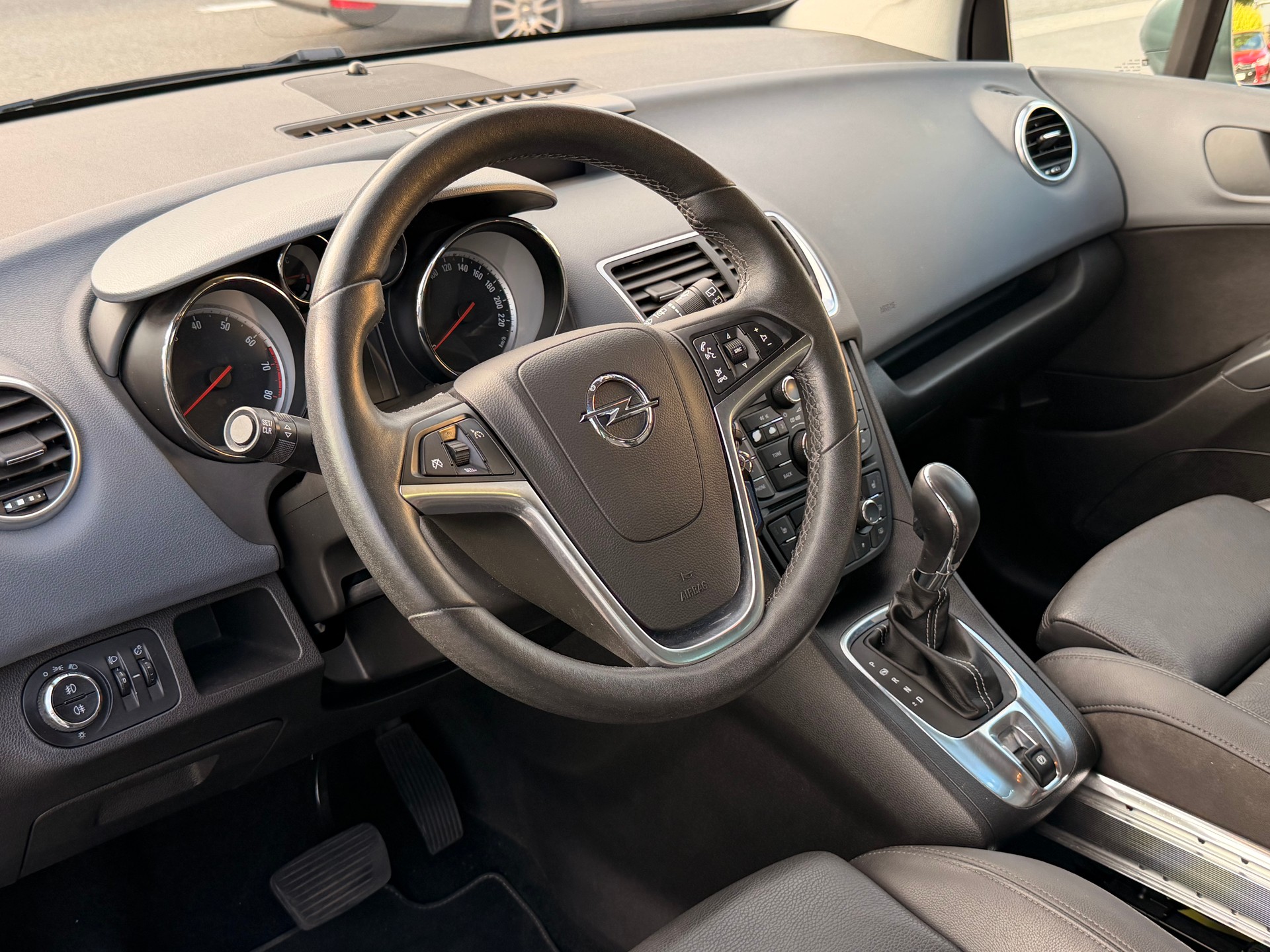 OPEL Meriva 1.4 Turbo Cosmo Automatic-image-18