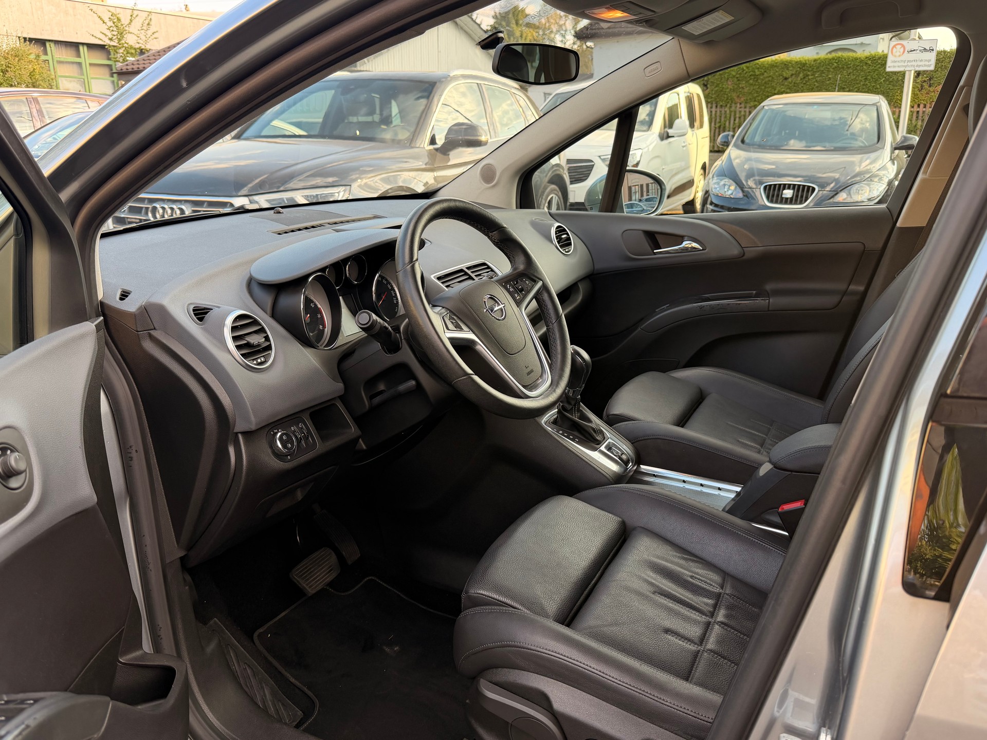 OPEL Meriva 1.4 Turbo Cosmo Automatic-image-12