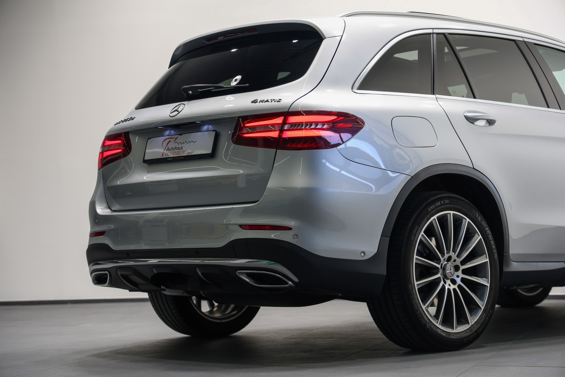 MERCEDES-BENZ GLC 250 d AMG Line 4Matic 9G-Tronic *CH-Fahrzeug*AHK 2500kg*-image-8