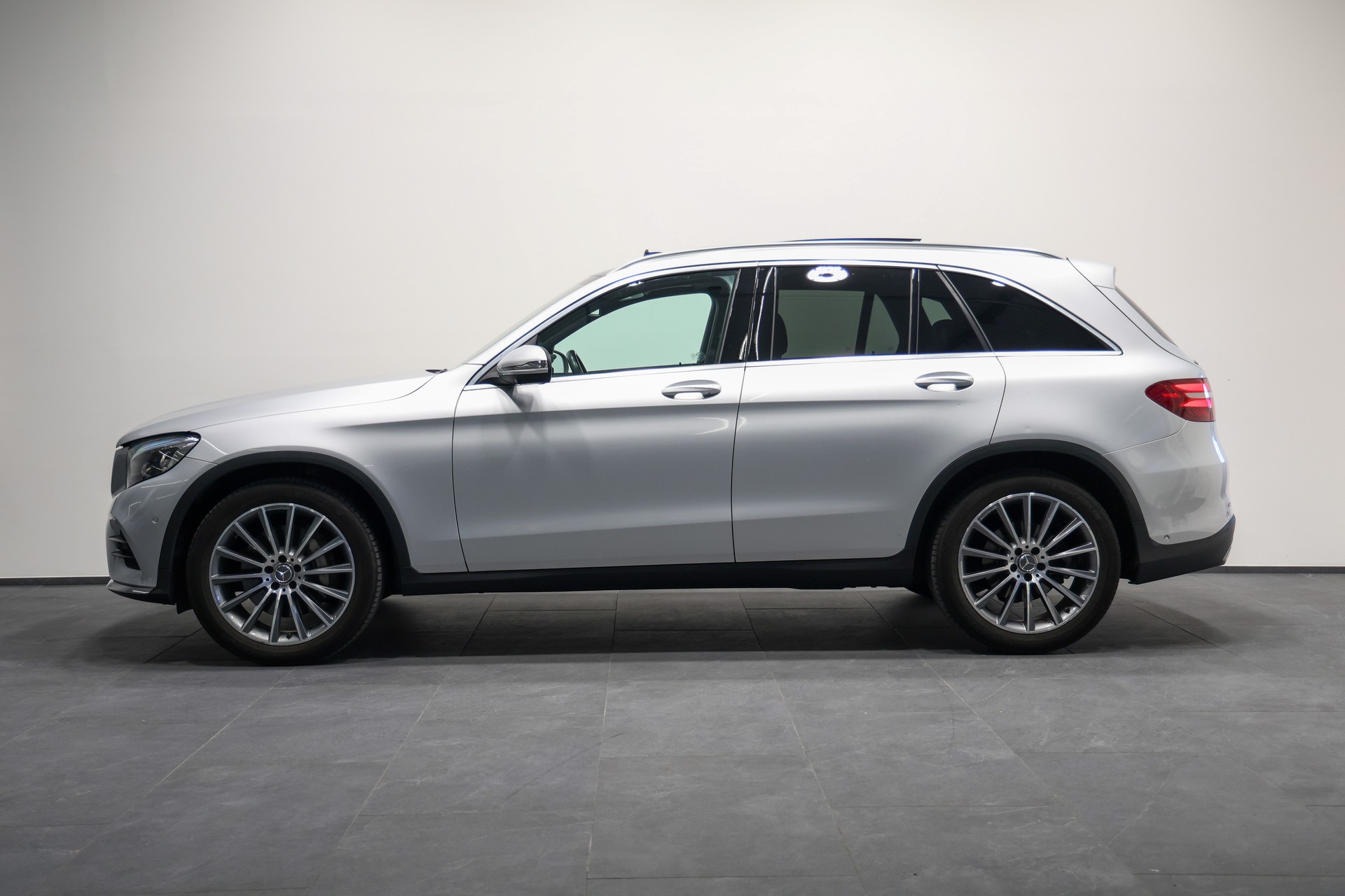 MERCEDES-BENZ GLC 250 d AMG Line 4Matic 9G-Tronic *CH-Fahrzeug*AHK 2500kg*-image-5