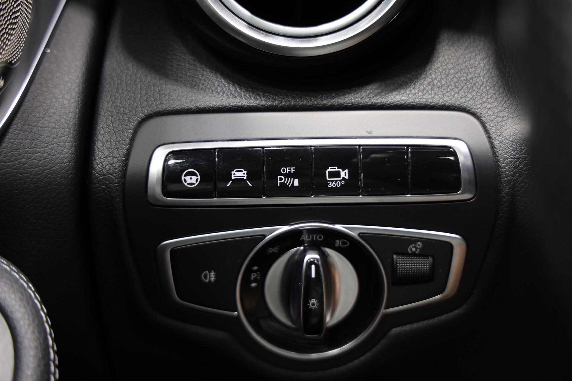 MERCEDES-BENZ GLC 250 d AMG Line 4Matic 9G-Tronic *CH-Fahrzeug*AHK 2500kg*-image-17