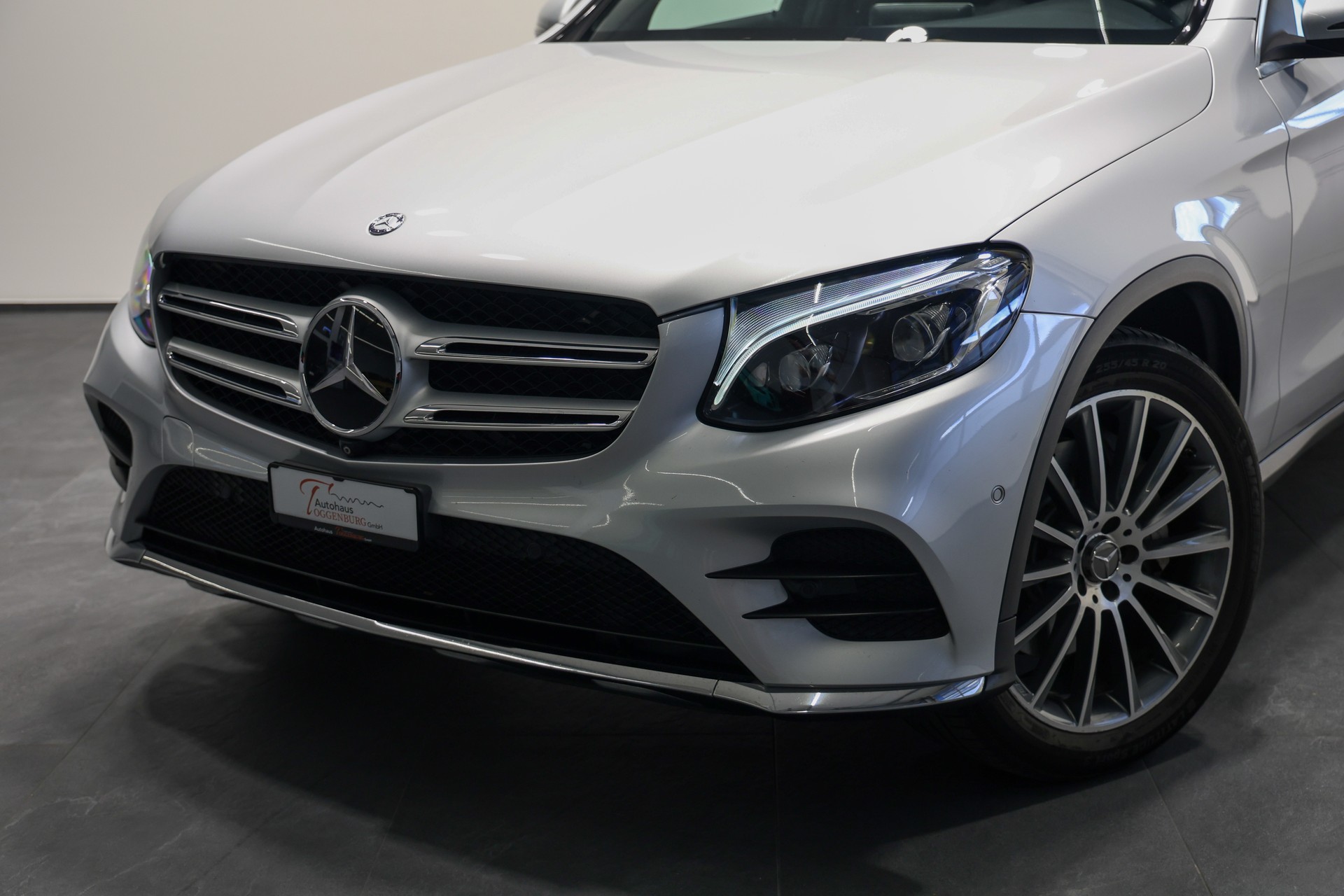 MERCEDES-BENZ GLC 250 d AMG Line 4Matic 9G-Tronic *CH-Fahrzeug*AHK 2500kg*-image-2
