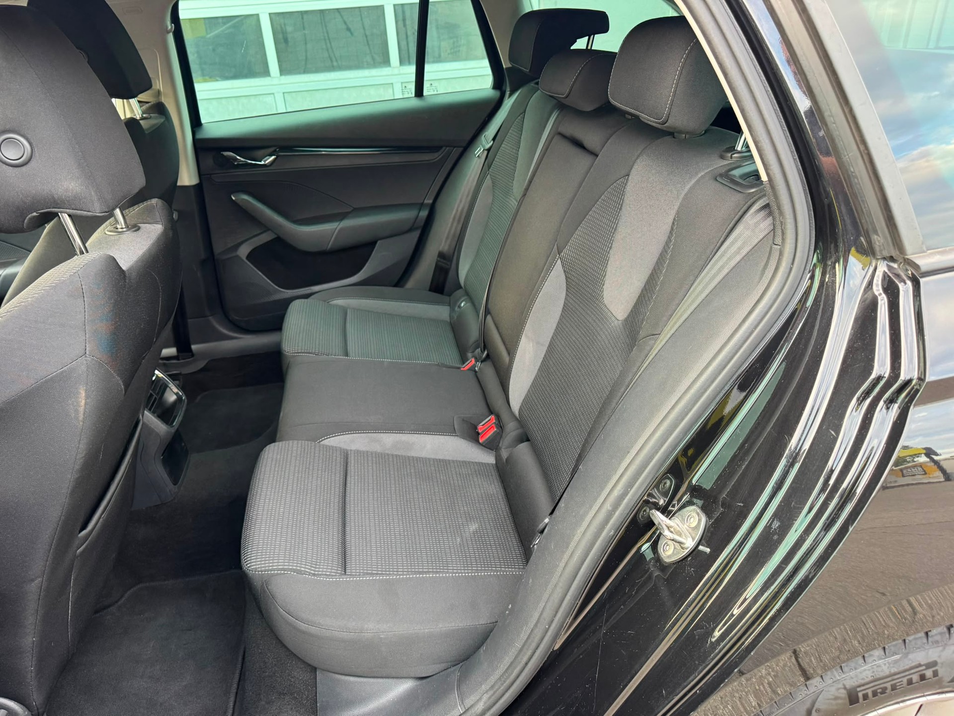 SKODA Octavia Combi 2.0 TDI DSG Ambition 4x4-image-13