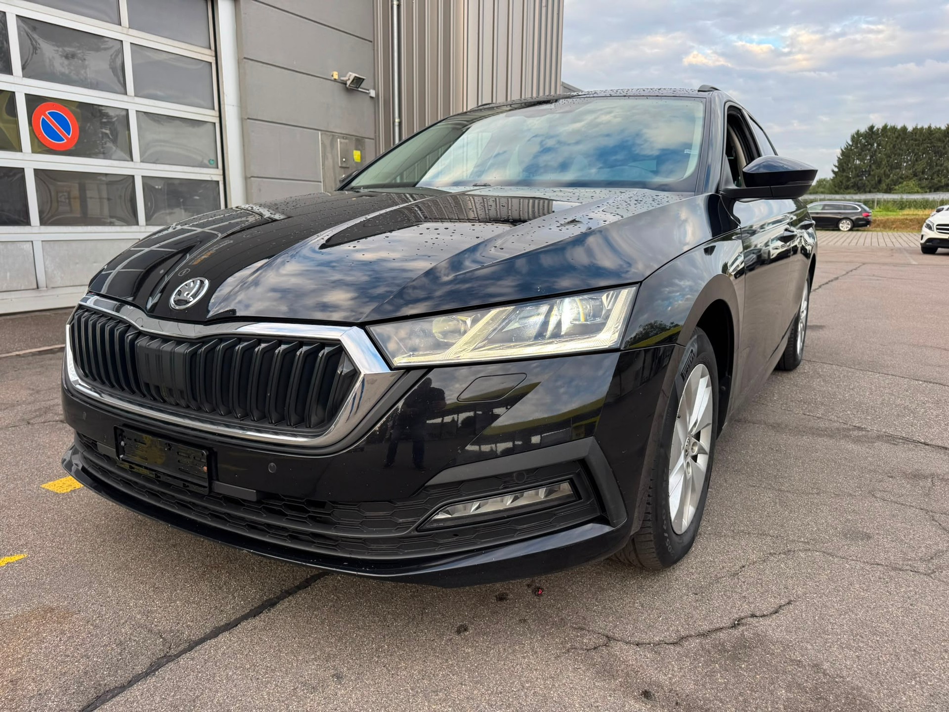 SKODA Octavia Combi 2.0 TDI DSG Ambition 4x4-image-0