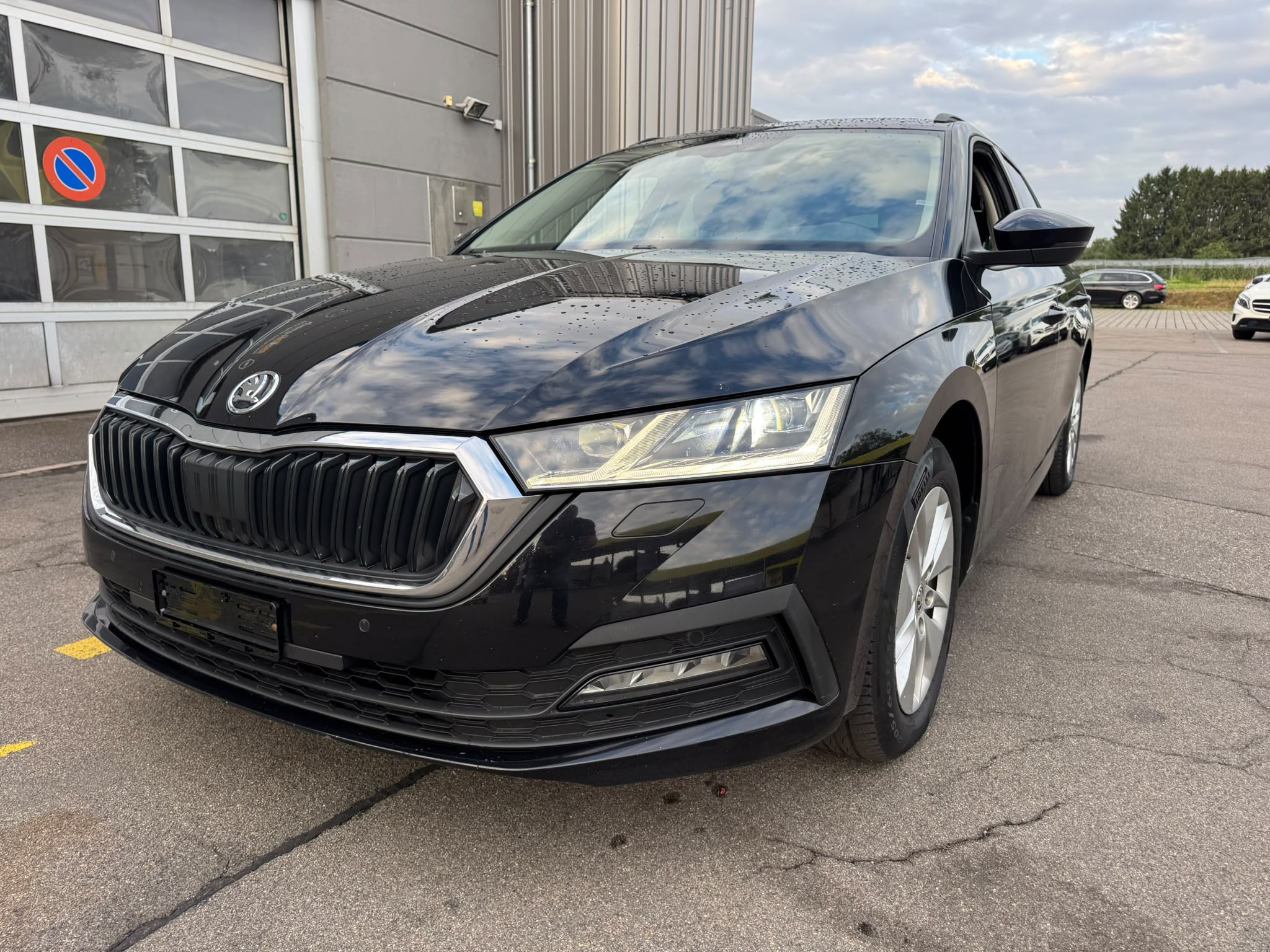 SKODA Octavia Combi 2.0 TDI DSG Ambition 4x4 — slika 1