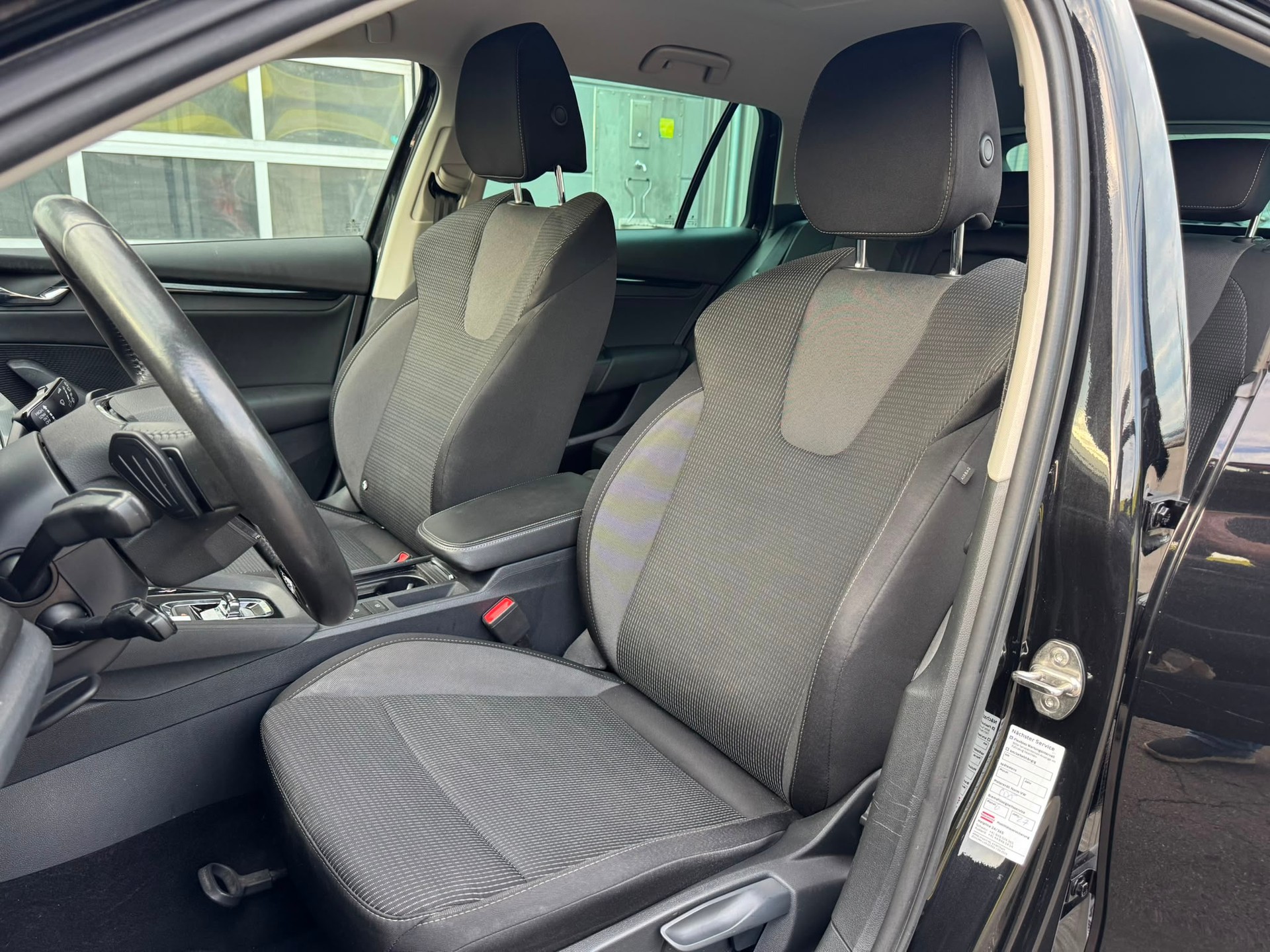 SKODA Octavia Combi 2.0 TDI DSG Ambition 4x4-image-11