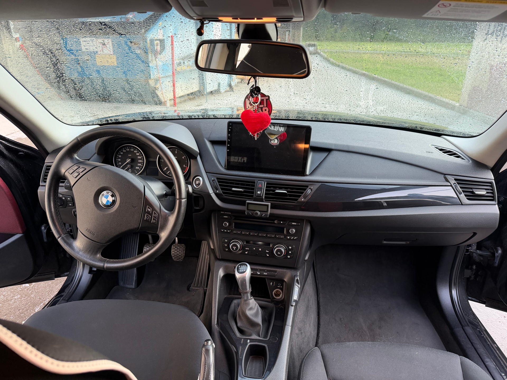 BMW 18d xDrive-image-2