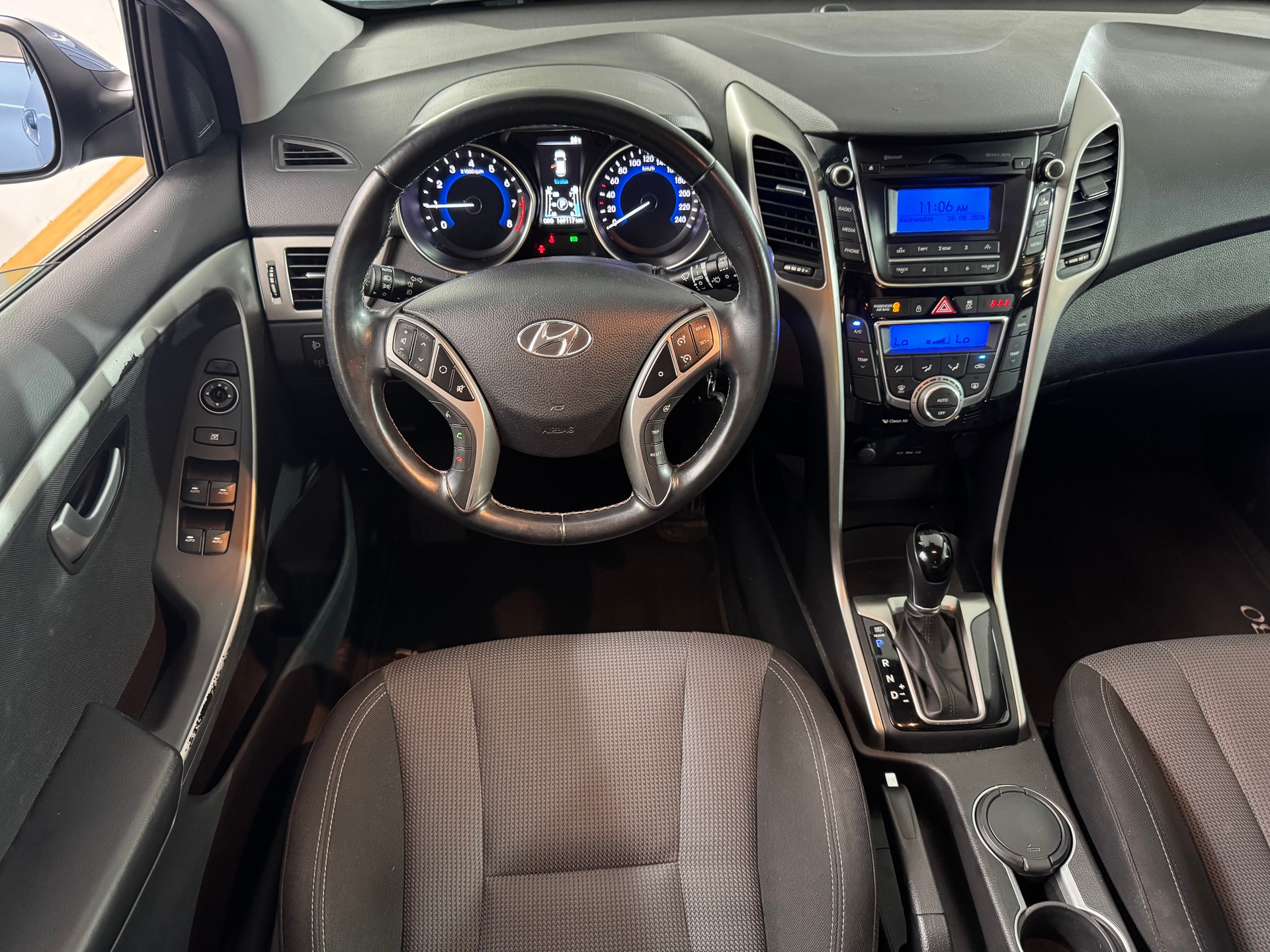 HYUNDAI i30 1.6 GDI Style Automatic-image-9