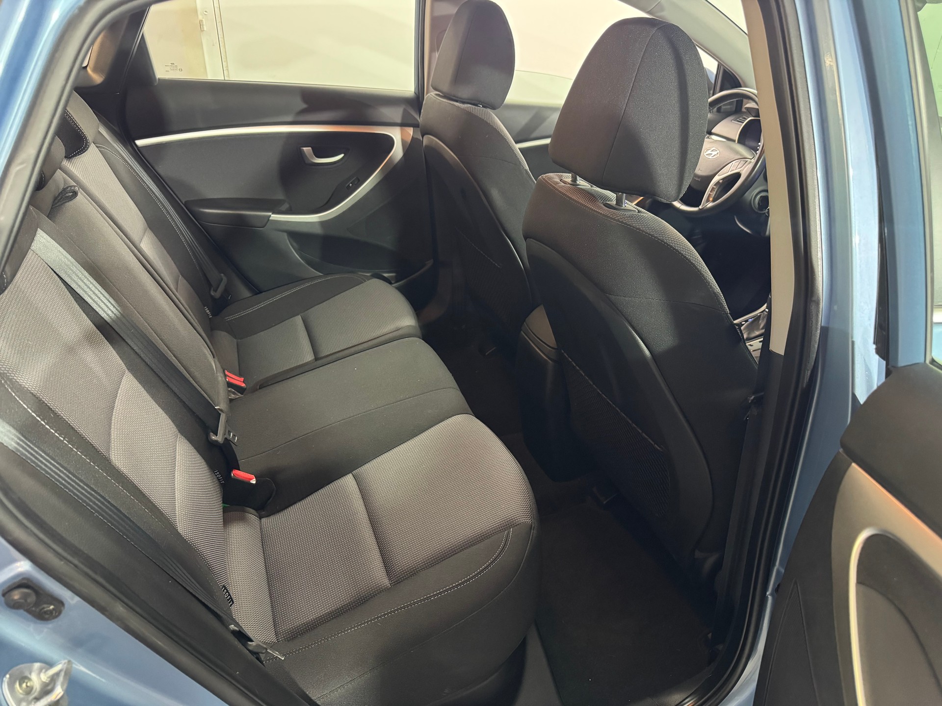 HYUNDAI i30 1.6 GDI Style Automatic-image-12