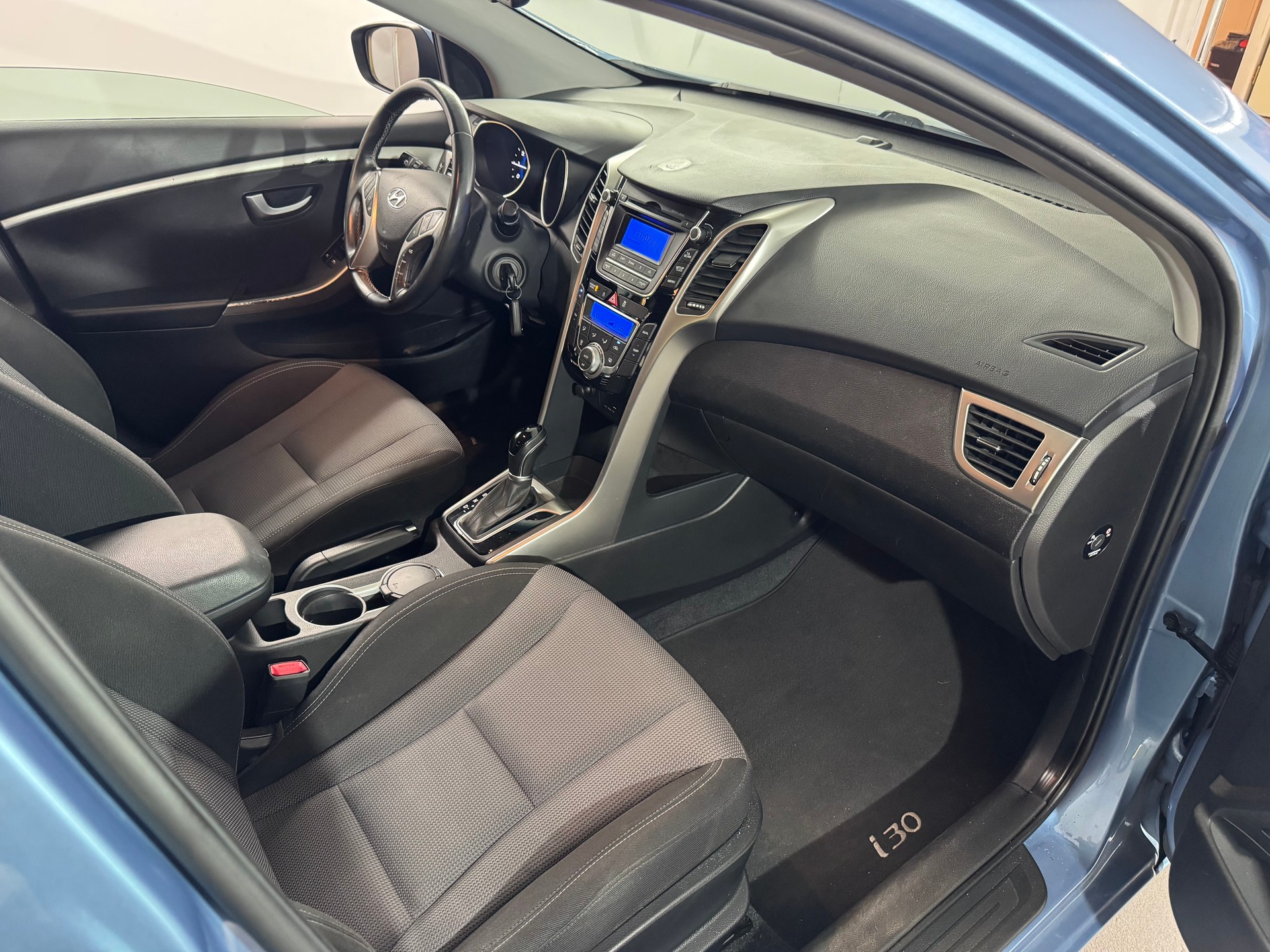 HYUNDAI i30 1.6 GDI Style Automatic-image-11