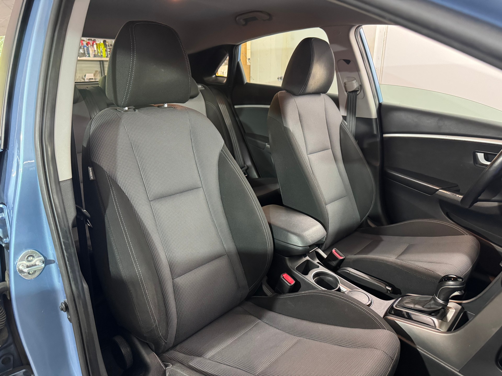 HYUNDAI i30 1.6 GDI Style Automatic-image-13