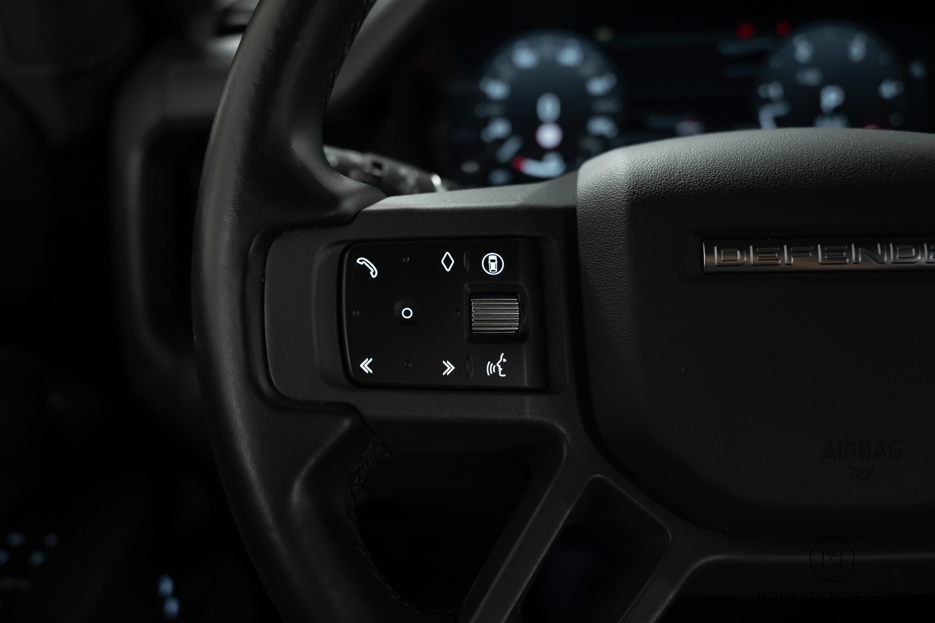 LAND ROVER Defender 110 3.0 D I6 300 X-Dynamic HSE-image-26
