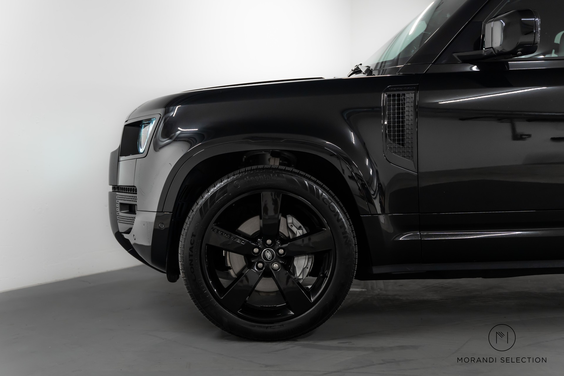 LAND ROVER Defender 110 3.0 D I6 300 X-Dynamic HSE-image-5